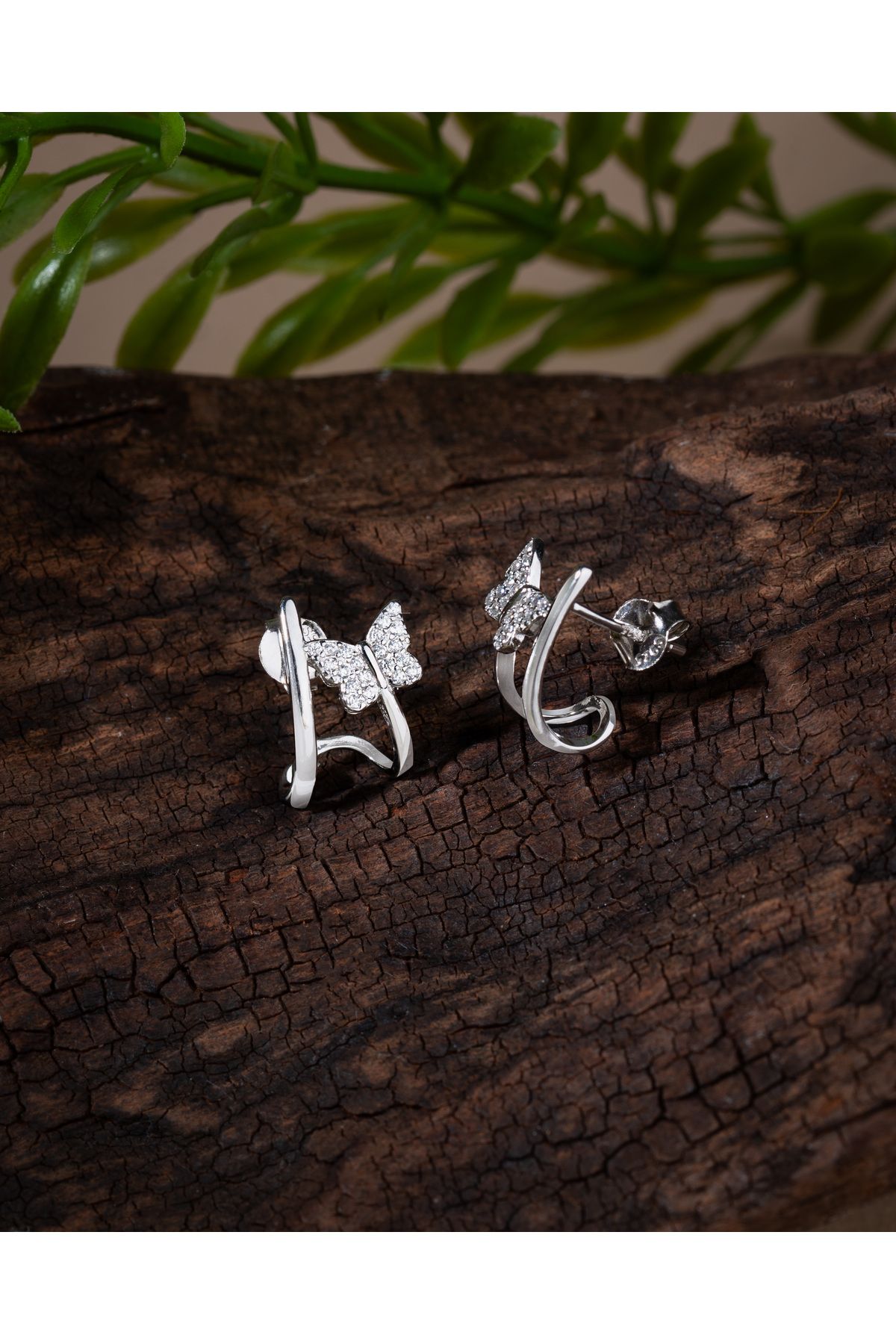 Roza Silver 925 Ayar Rodyum Kelebek Motifli Piercing Görünümlü Çivili Gümüş Küpe (Çift Kullanım)
