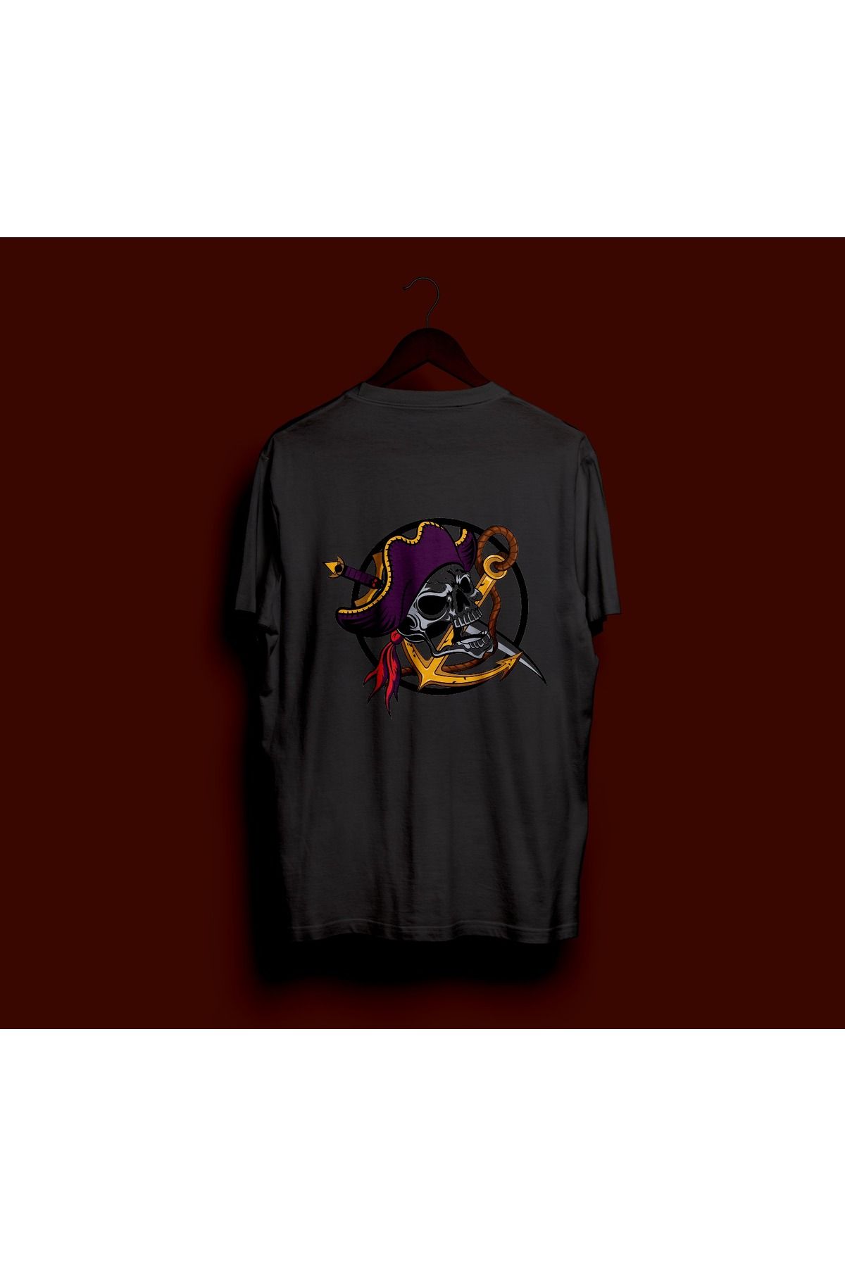 MODA KISA KOLLU REGULAR KALIP KURU KAFA (Skull) KORSAN DESENLİ T-SHIRT