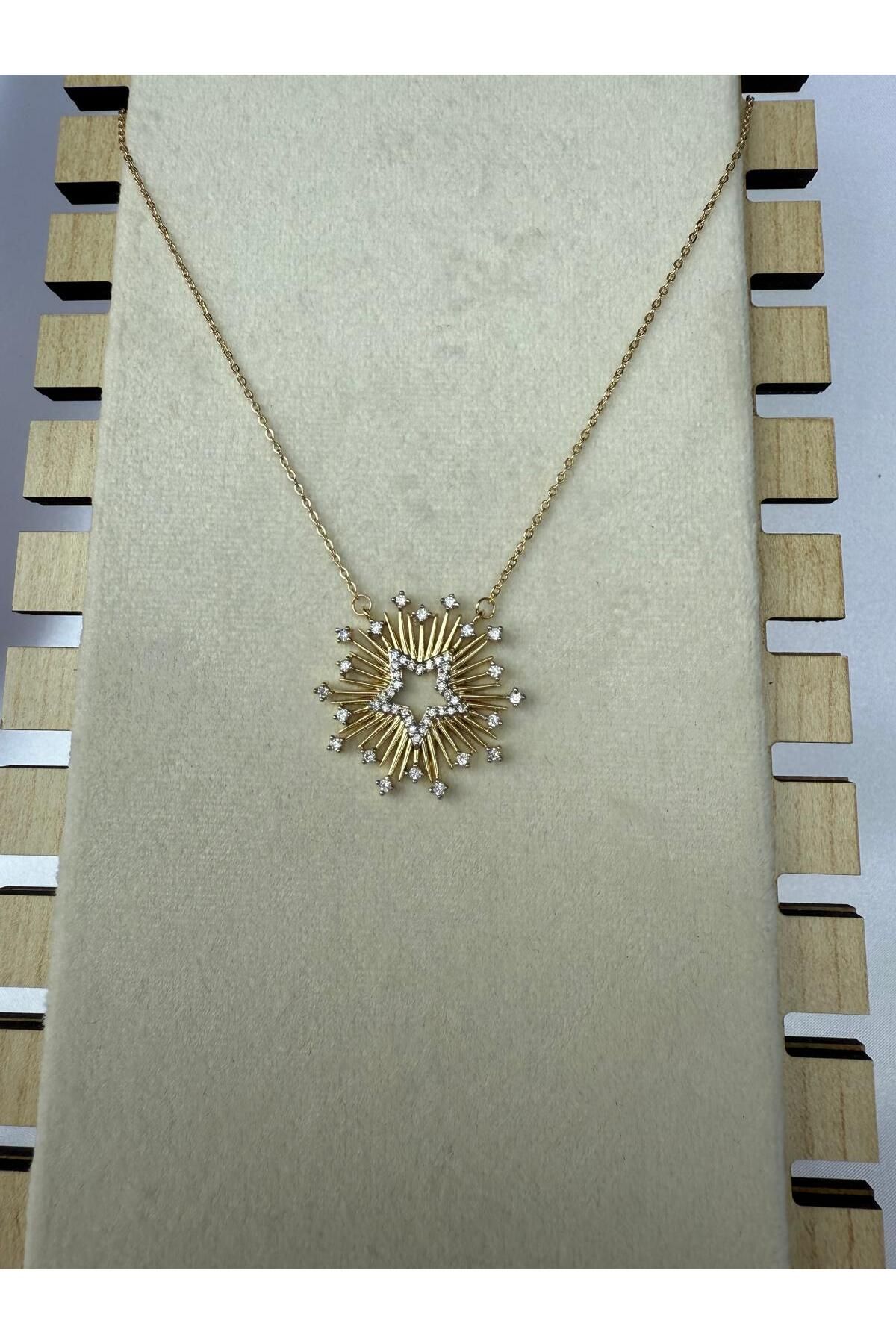 ennRey Zirkon Taşlı Gold Yıldızlı Kolye