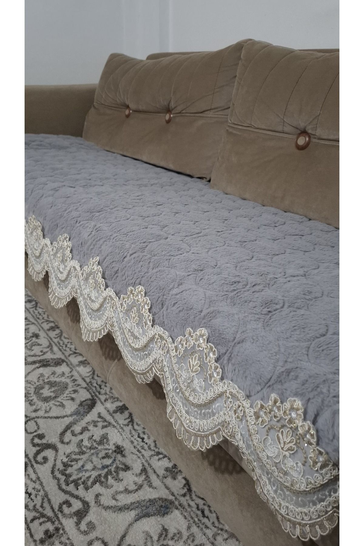 DECORA CASA HOME COLLECTİON Dantelli Puffy Bubble Tavşan Tüyü Kaymaz Taban Çekyat Koltuk Örtüsü 75x185