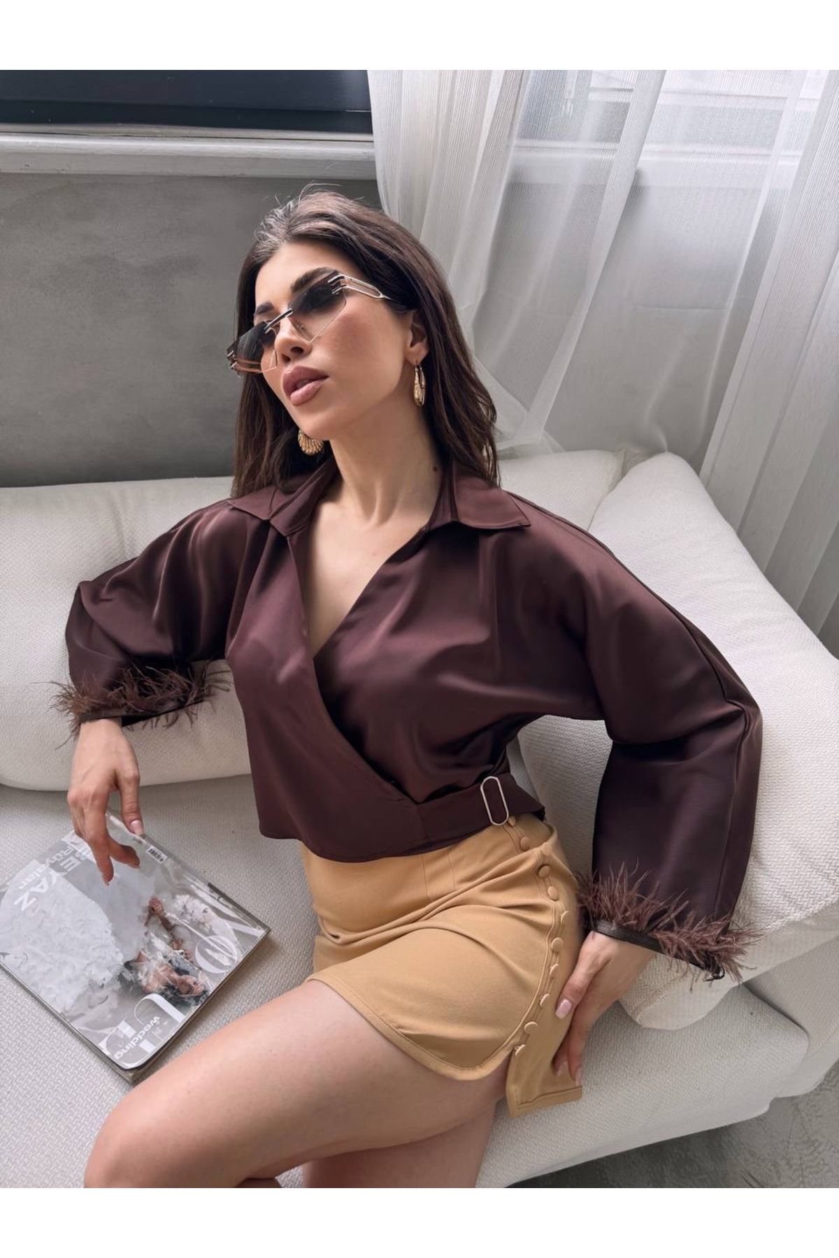 timagna Kadın Crop Bluz Saten Yandan Tokalı Kolları Tüylü Bluz