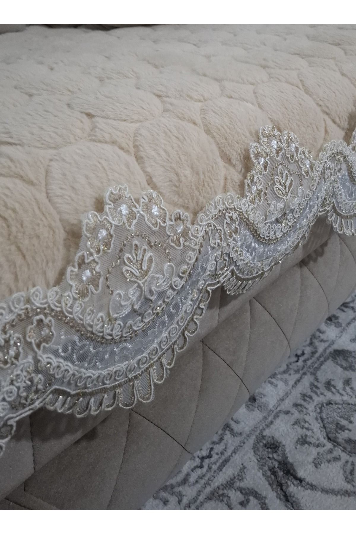 DECORA CASA HOME COLLECTİON Dantelli Puffy Bubble Tavşan Tüyü Kaymaz Taban Çekyat Koltuk Örtüsü 75x185