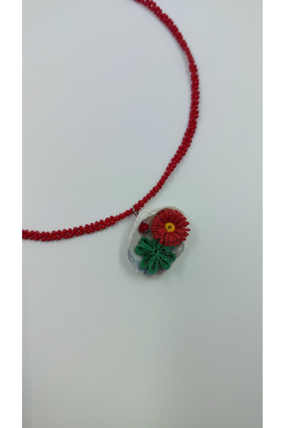 R G Handmade Design Deniz Çiçeği Quilling Kabuk Kolye – El Yapımı Kum Boncuk & Quilling Detaylı