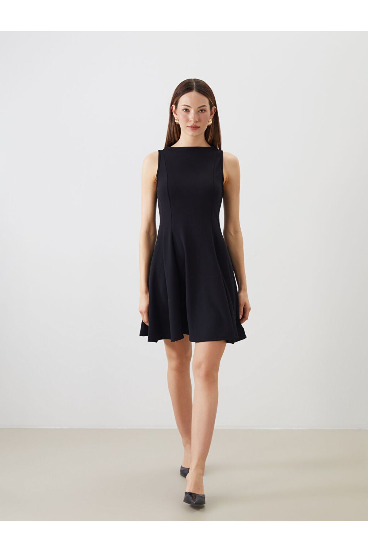 LC Waikiki LCWAIKIKI Classic Siyah Bisiklet Yaka Peplum Mini Elbise S5QV10Z8NVY25