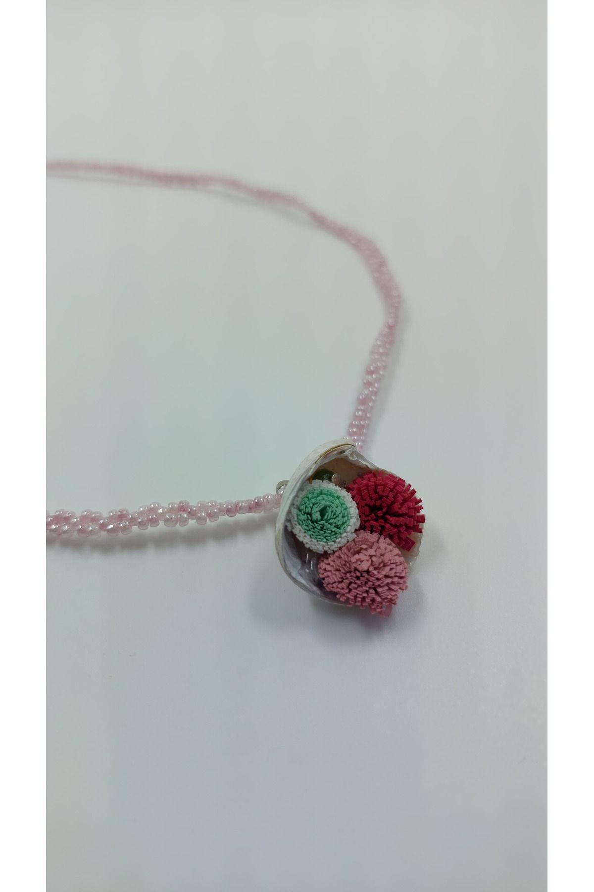 R G Handmade Design Deniz Çiçeği Quilling Kabuk Kolye – El Yapımı Kum Boncuk & Quilling Detaylı