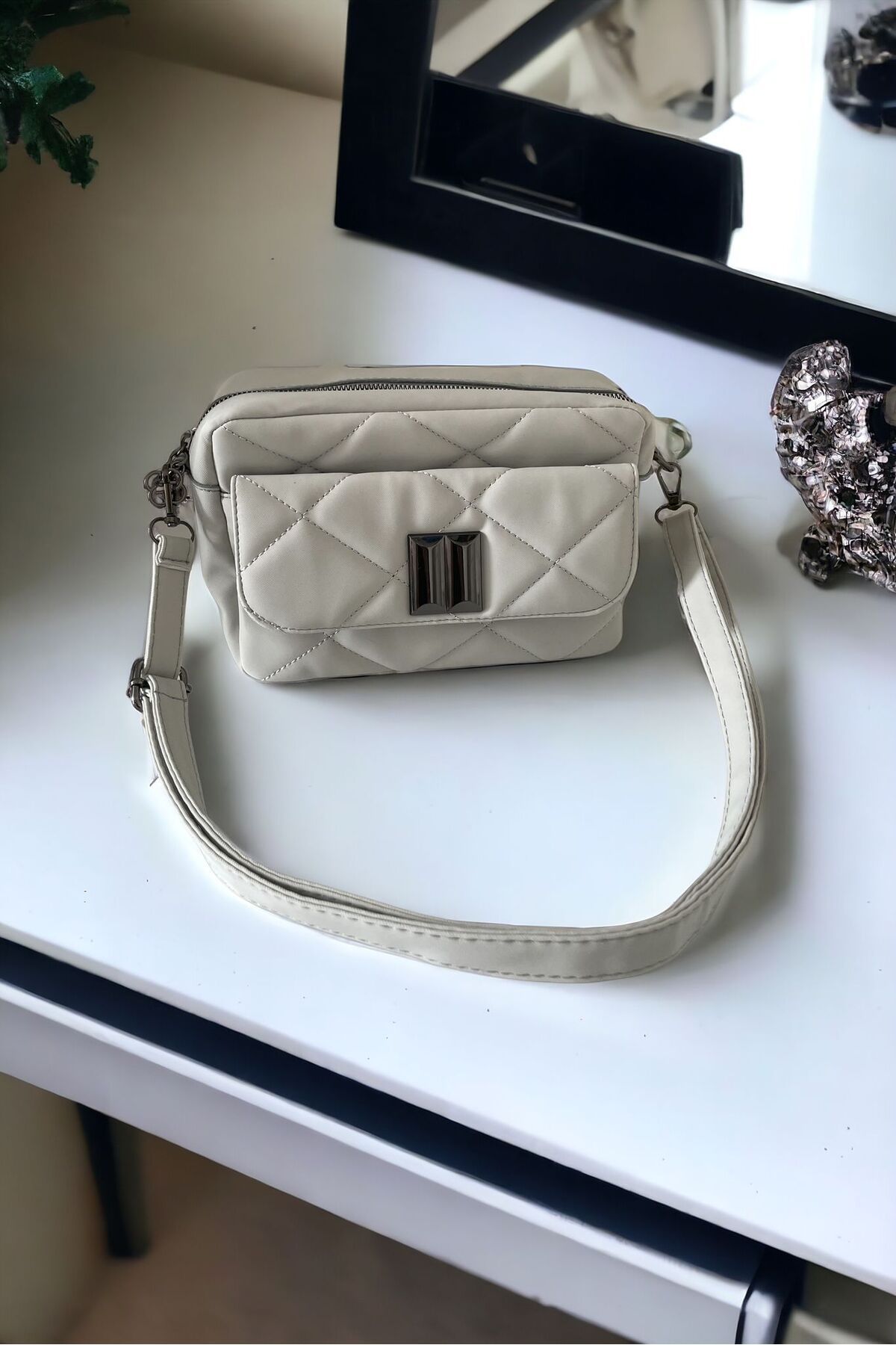 CoolBag Kadın Fermuarlı Ön Kısmı Ayrı Bölme Şık Tasarım 27x17 Ayarlanabilir Askı Çanta