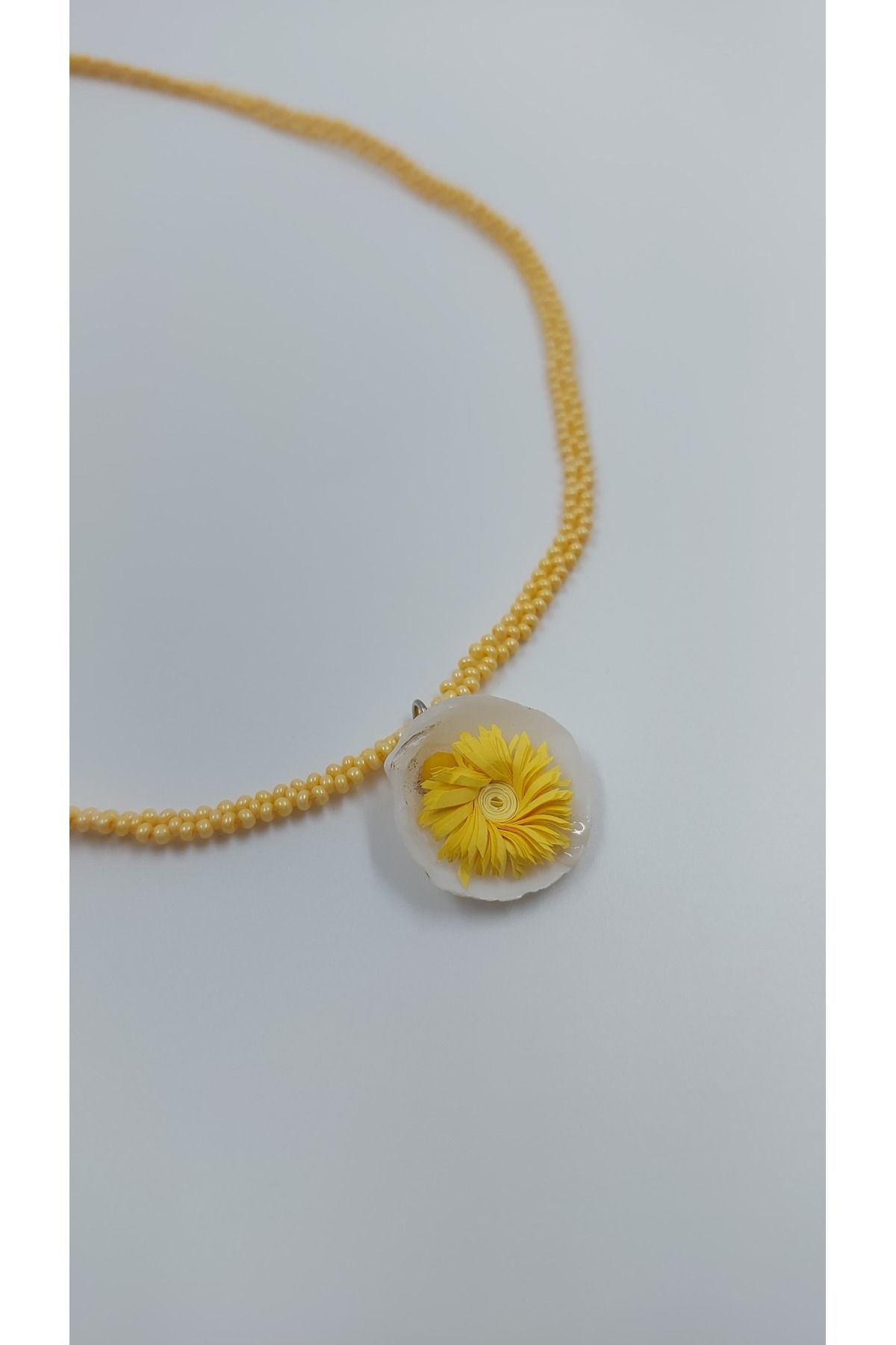 R G Handmade Design Deniz Çiçeği Quilling Kabuk Kolye – El Yapımı Kum Boncuk & Quilling Detaylı