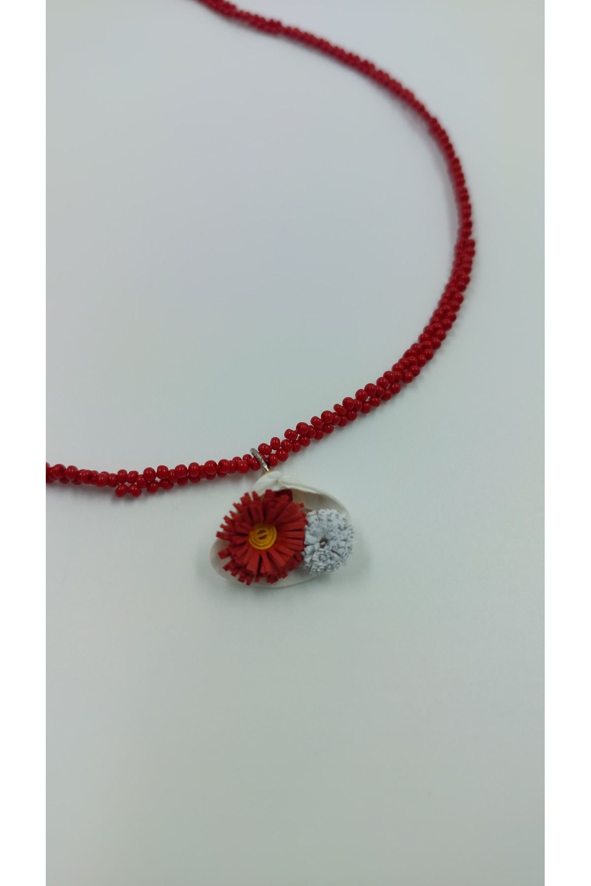 R G Handmade Design Deniz Çiçeği Quilling Kabuk Kolye – El Yapımı Kum Boncuk & Quilling Detaylı
