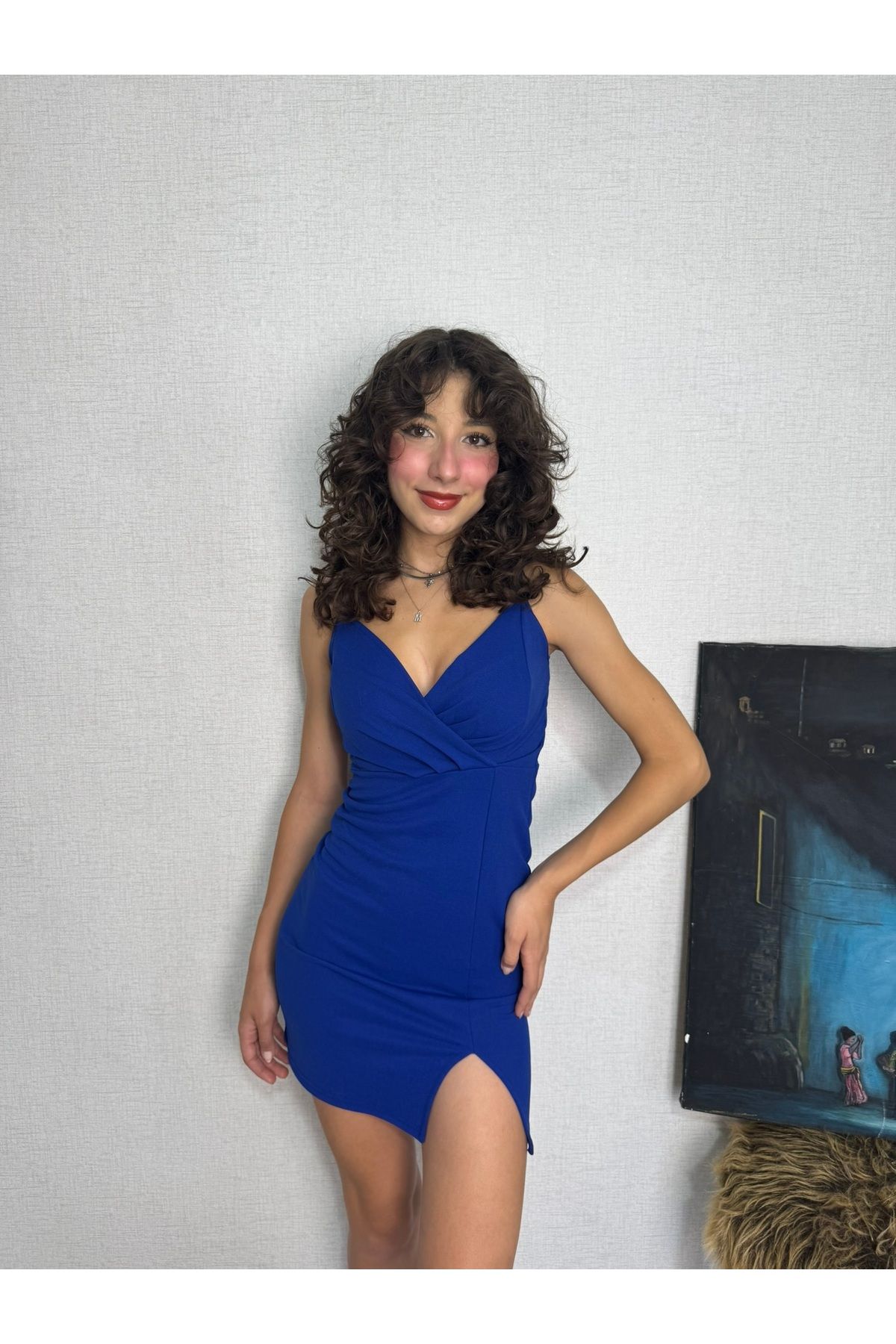 MİREYA BOUTİQUE ASKILI KISA YIRTMAÇLI MİNİ ELBİSE