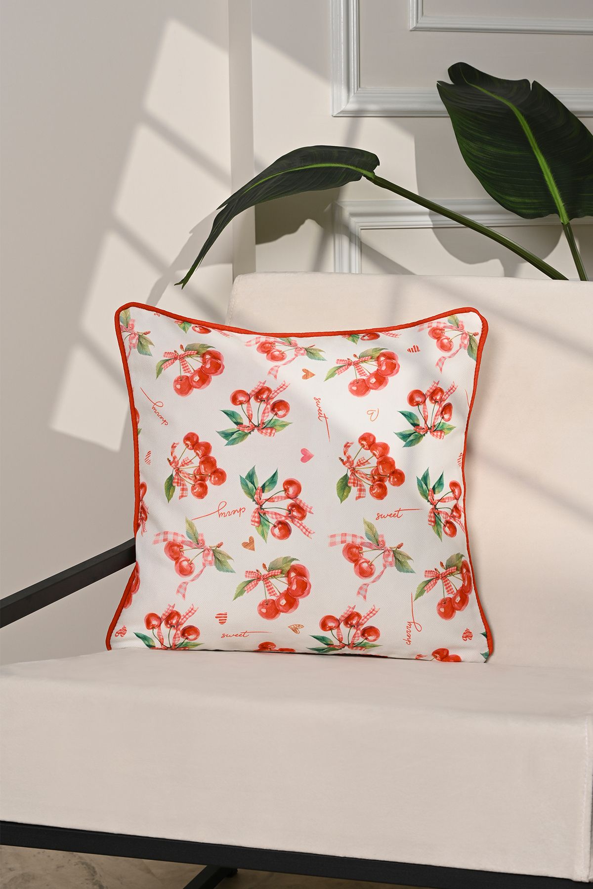 decofav Cherry Crush Romantik Kiraz Desenli Kırlent Kılıfı – 43x43cm