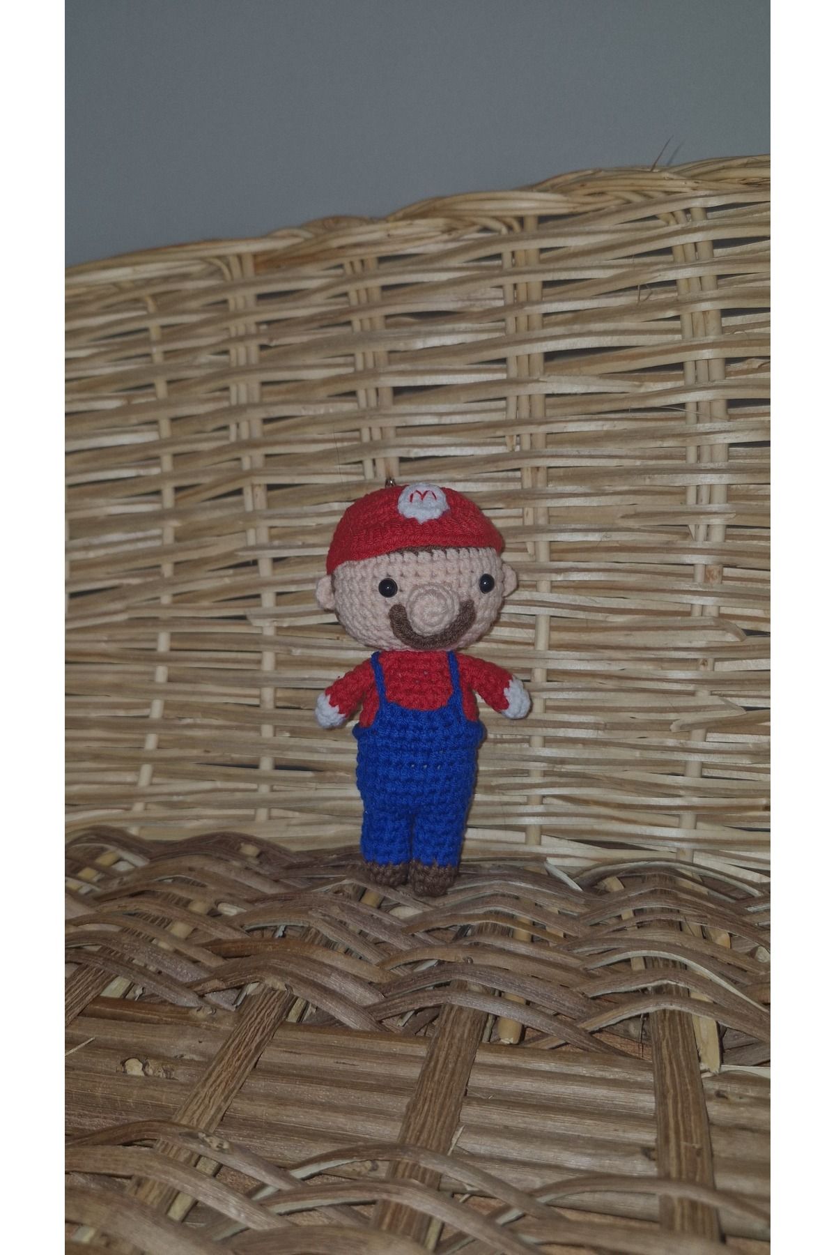 MiLio Store MiLio Mario Amigurumi Anahtarlık – Çocuklar İçin El Yapımı Neşeli Oyuncak