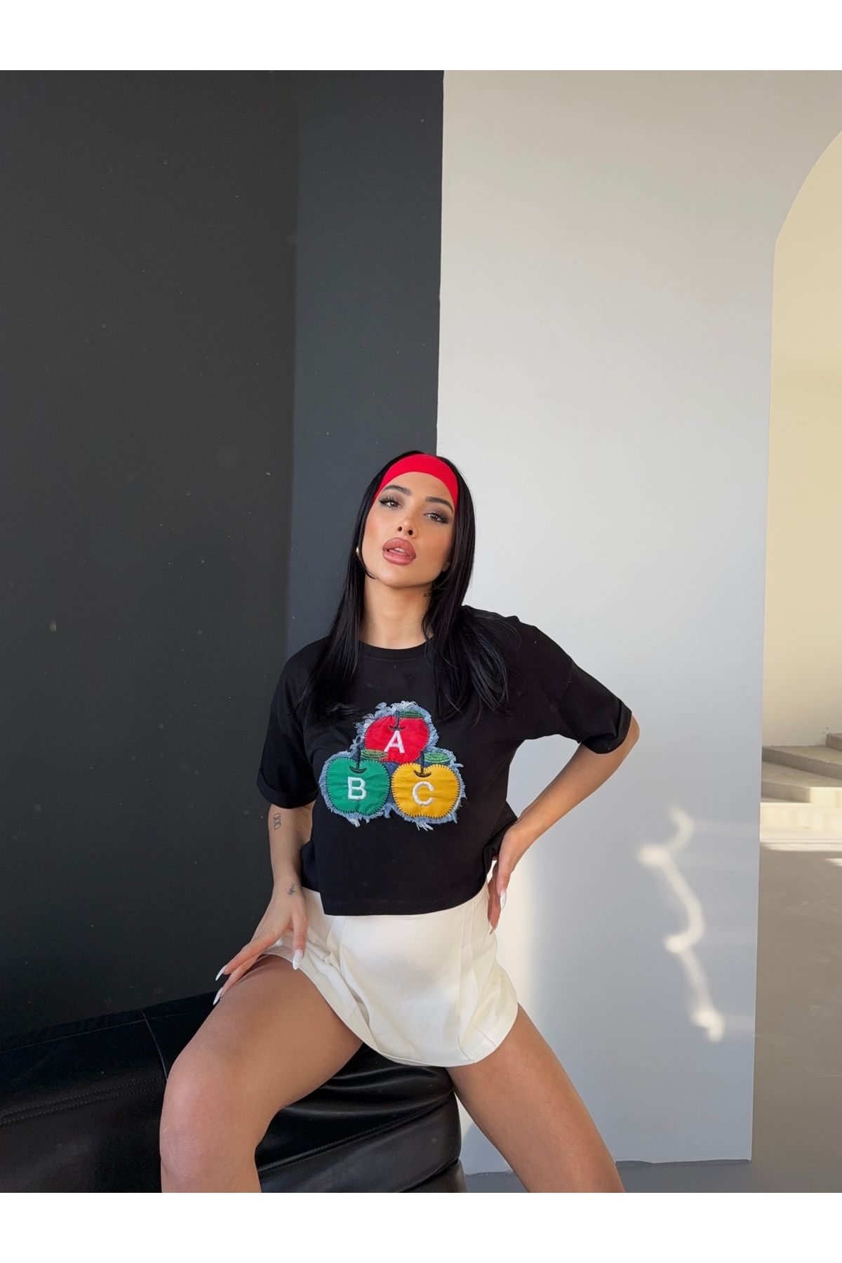 moda paketi Kadın Siyah Aplikeli Crop Tshirt / Kısa Kesim