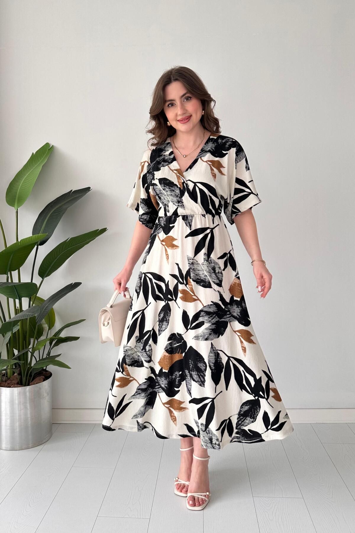 MaziButik Yaprak Gofre Elbise Siyah