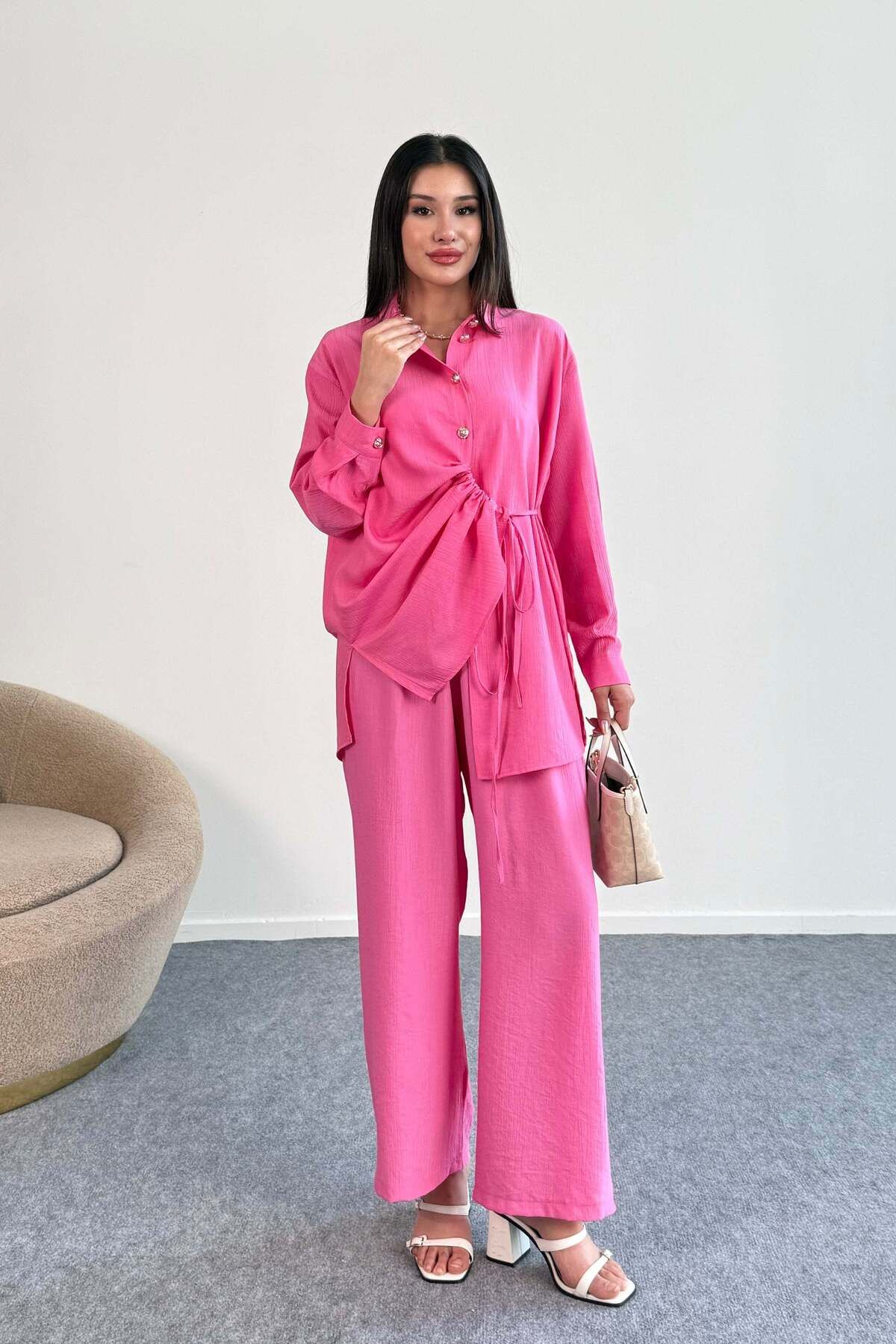 Hatun Atila Büzgü Detaylı Gömlek ve Geniş Paça Pantolon İkili Takım 2504 - Pembe