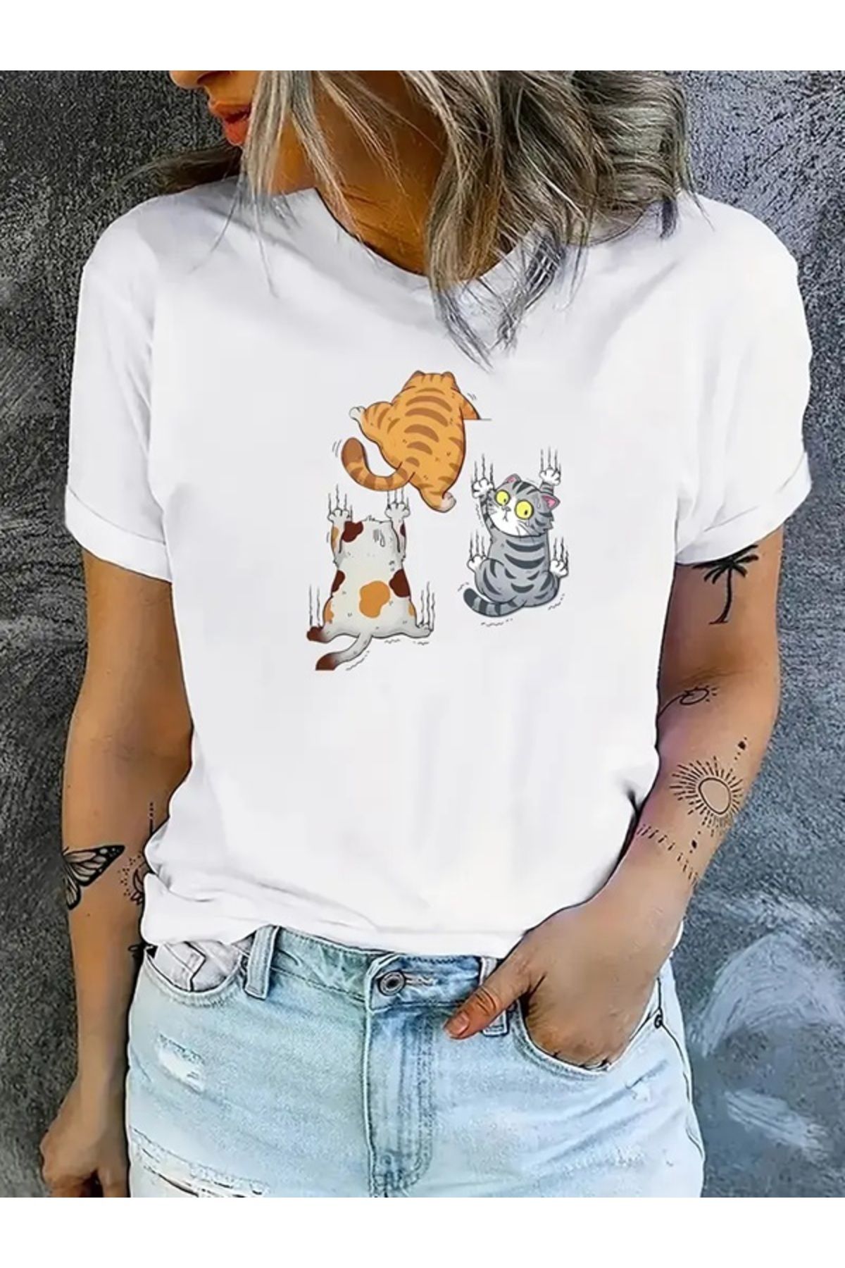 EXPECTED Kadın Beyaz Kedi Baskılı Tişört - Yuvarlak Yaka, Kısa Kollu Pamuklu Oversize Şık Günlük T-shirt