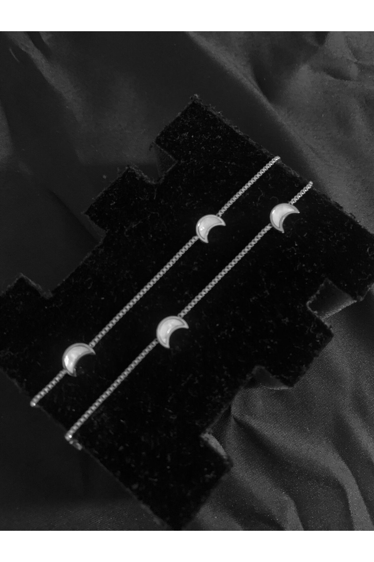 Black Stone Minimal Ay Tasarım Bileklik