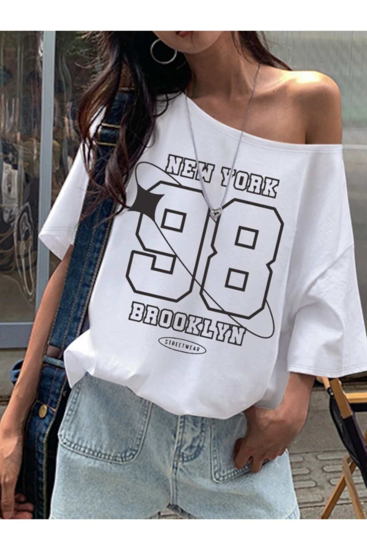 Koklonmoda Kadın Düşük Omuz Kayık Yaka Brooklyn 98 Baskılı T-Shirt