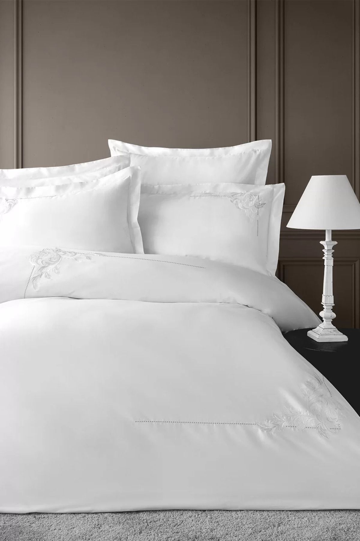 İssimo Home Voyant Classic Nakışlı 300 TC (120 Tel) Pamuk Saten Nevresim Takımı Çift Kişilik