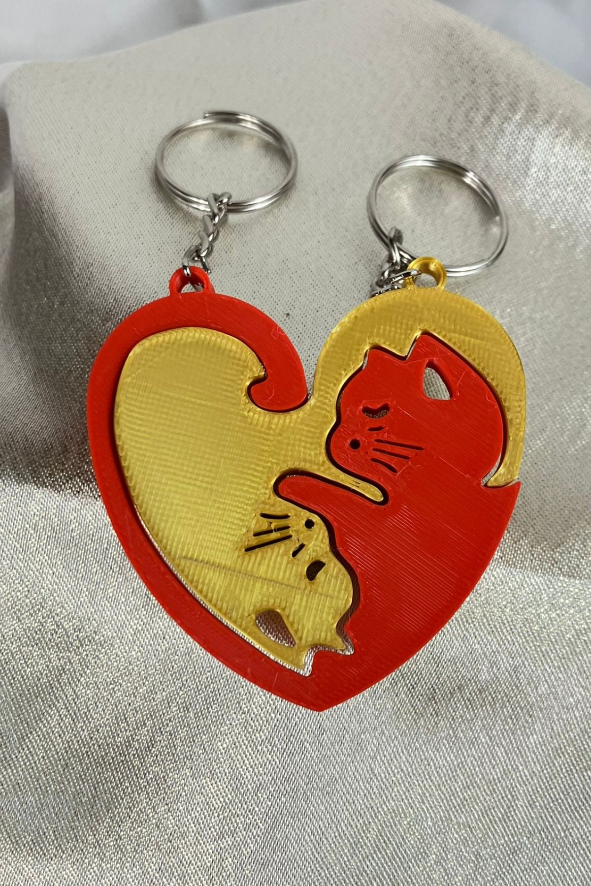 Mazel Design Çiftlere Özel Kalpli Kedi Figürlü Birleşen Anahtarlık 2'li Sevgili Anahtarlığı