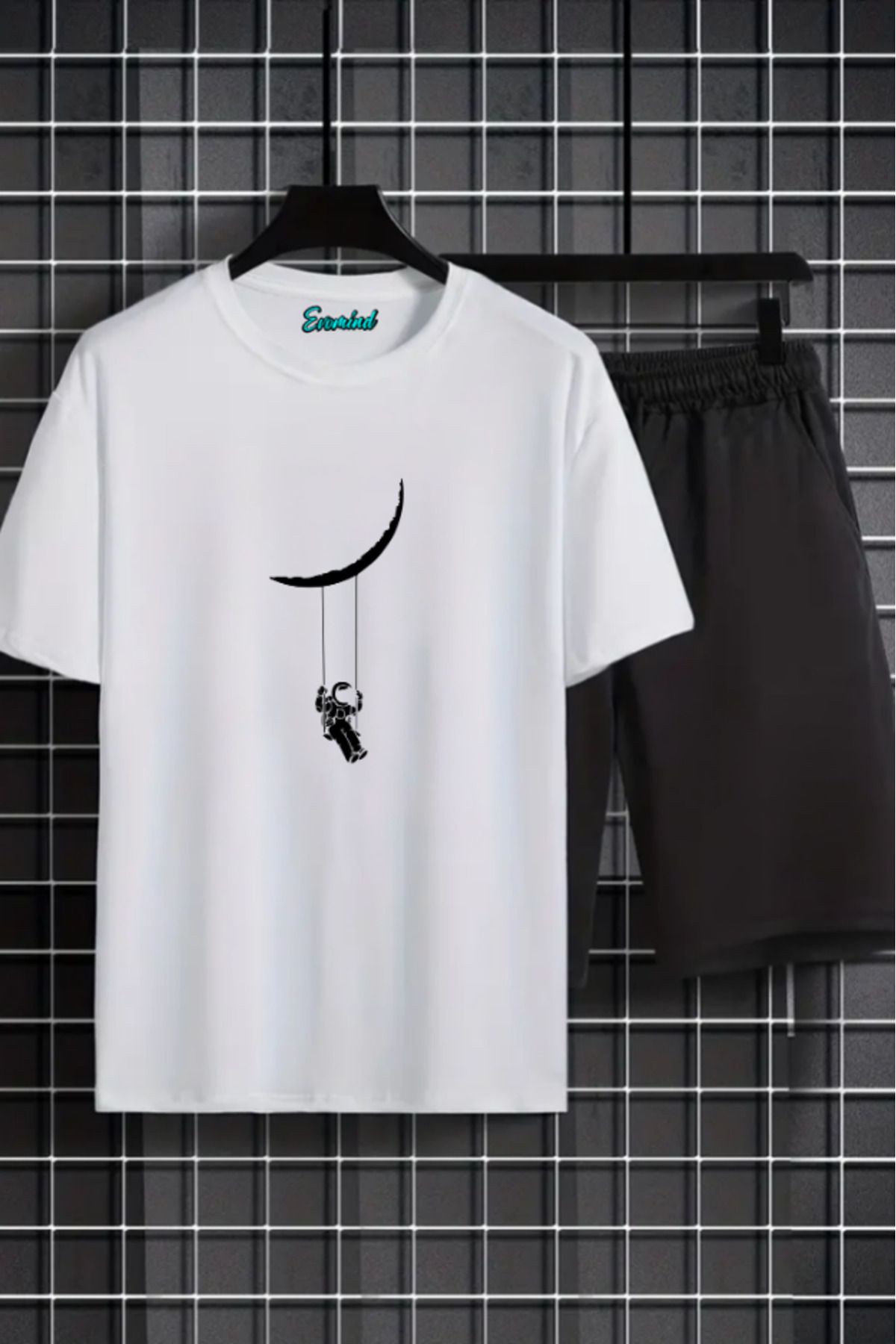 artı4 Sallanan Astronot Baskılı Unisex Şort T-shirt Takım