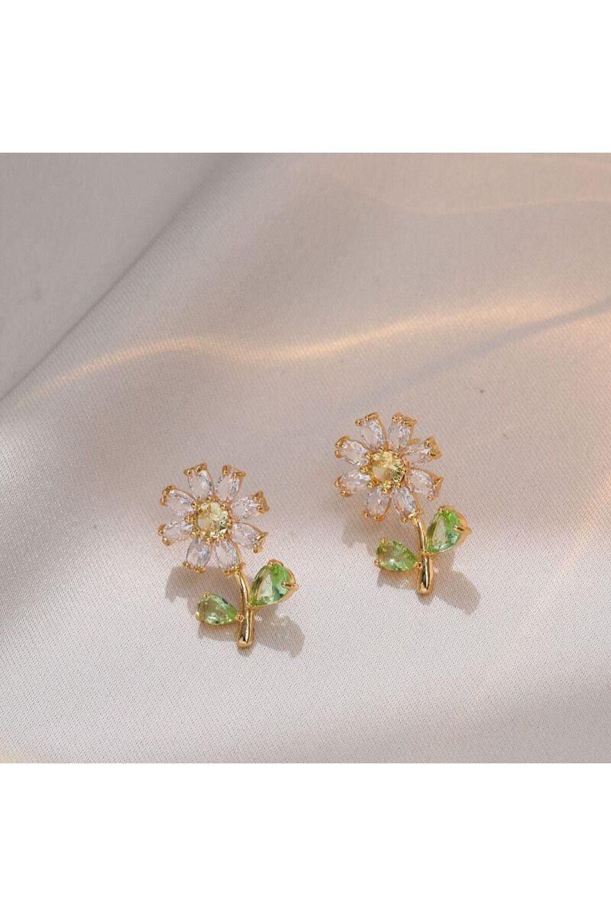 LAVİNYAMJEWELLERY ÇELİK ZİRKON TAŞLI PAPATYA ÇİÇEKLİ KÜPE