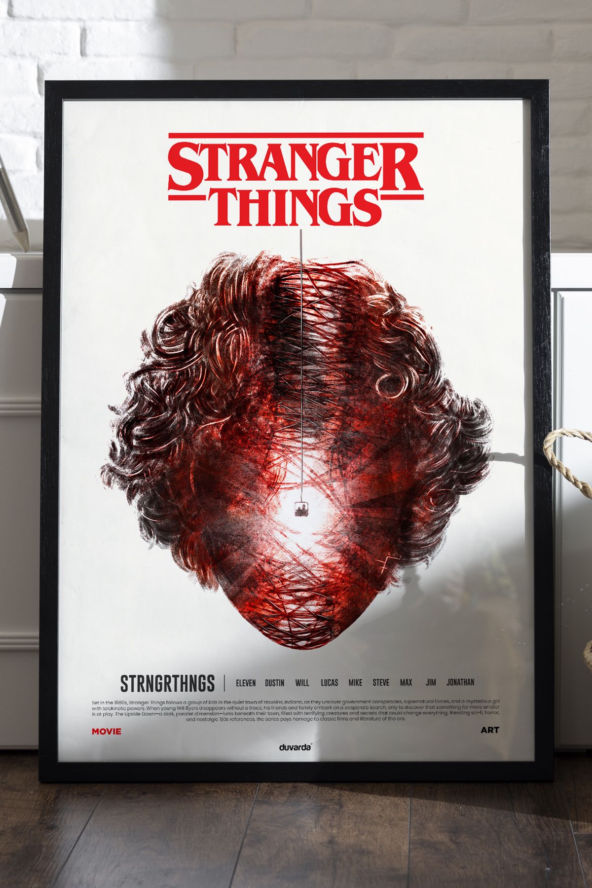 Duvarda Stranger Things Siyah Ahşap Çerçeveli Dizi Duvar Tablosu