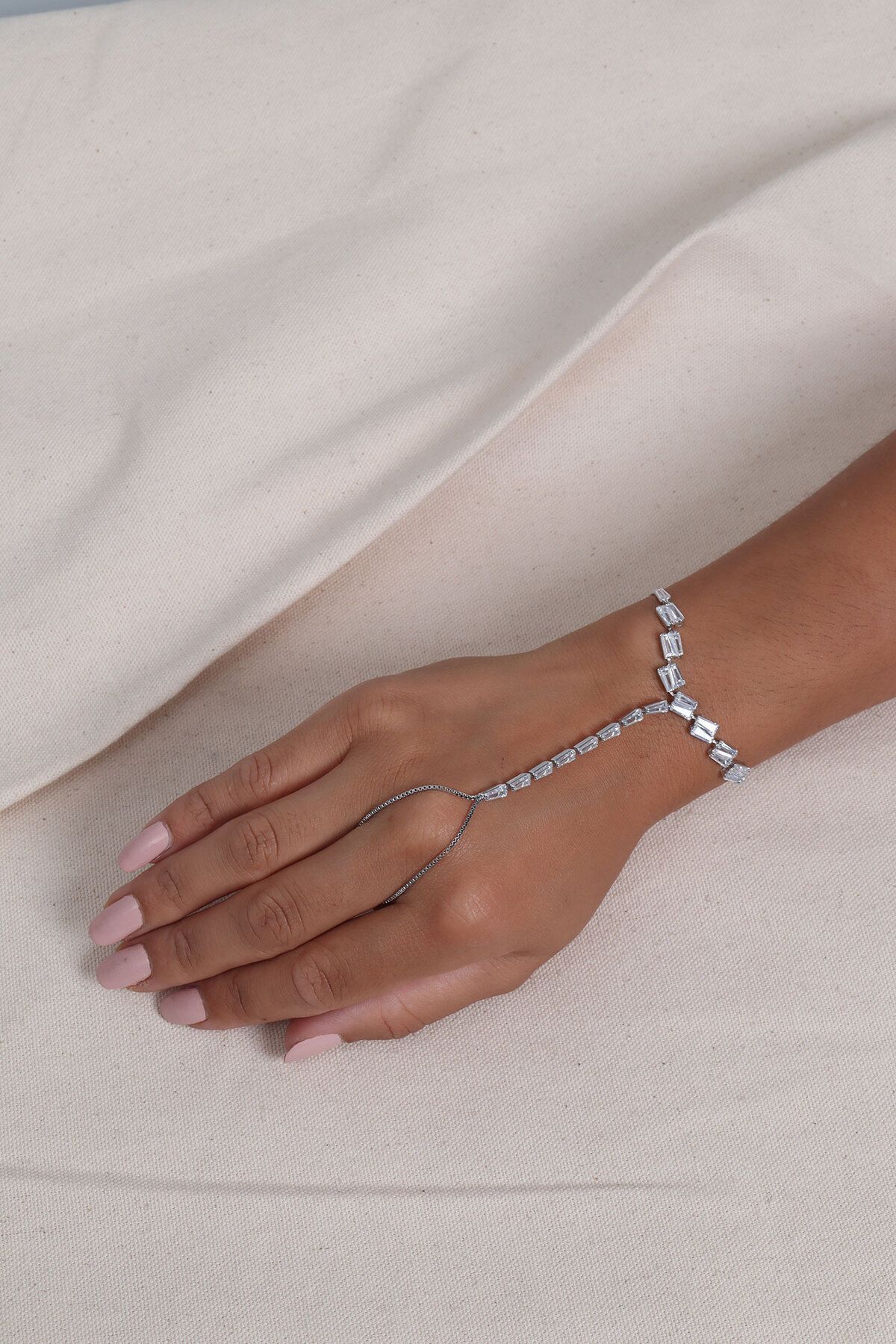 Süspüs Accessories Trapez Taşlı Gümüş Renk Şahmeran