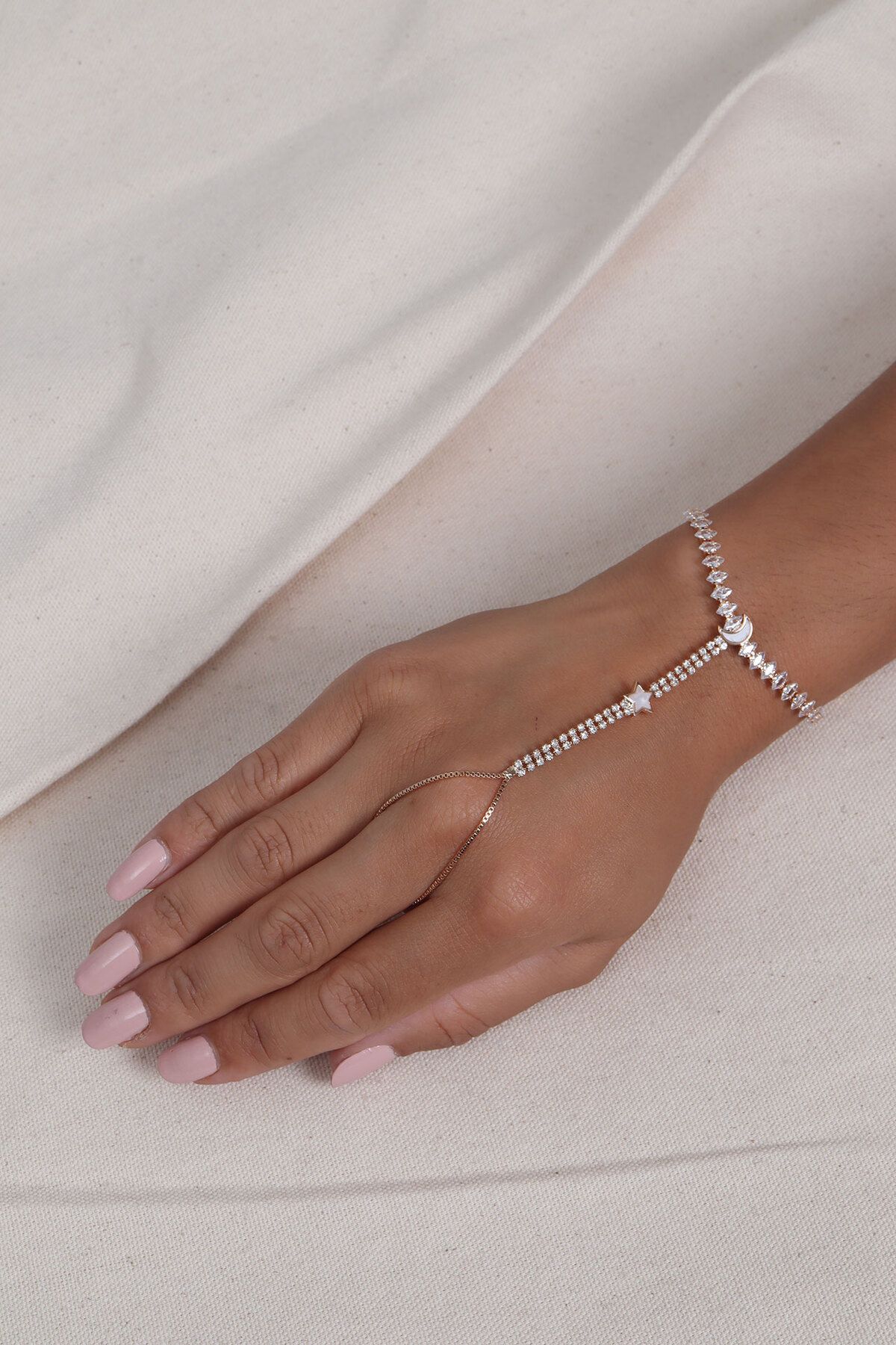 Süspüs Accessories Ay-Yıldız Figürlü Asansörlü Gold Renk Şahmeran