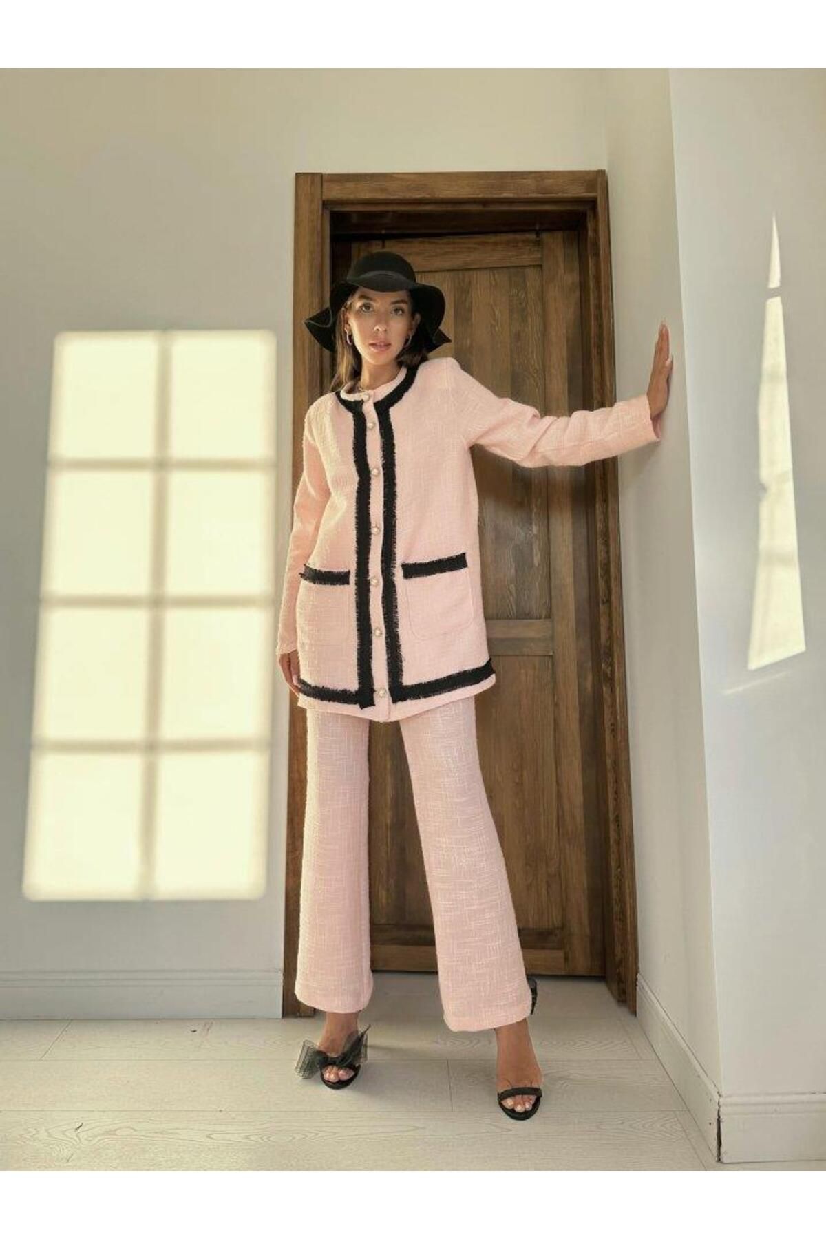 MAREANDPANDA Pembe Siyah Şeritli Yakasız Ceket Ve Pantolon Takım