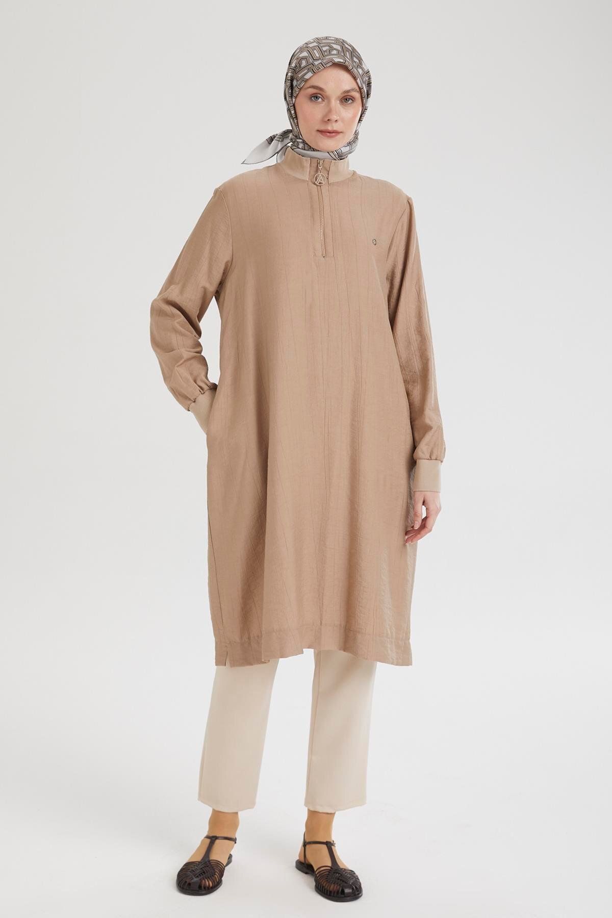 Armine TREND ARMİNE TREND Yarım Fermuarlı Kolları ve Yakası Ribanalı Tunik-Koyu Bej-25YT433