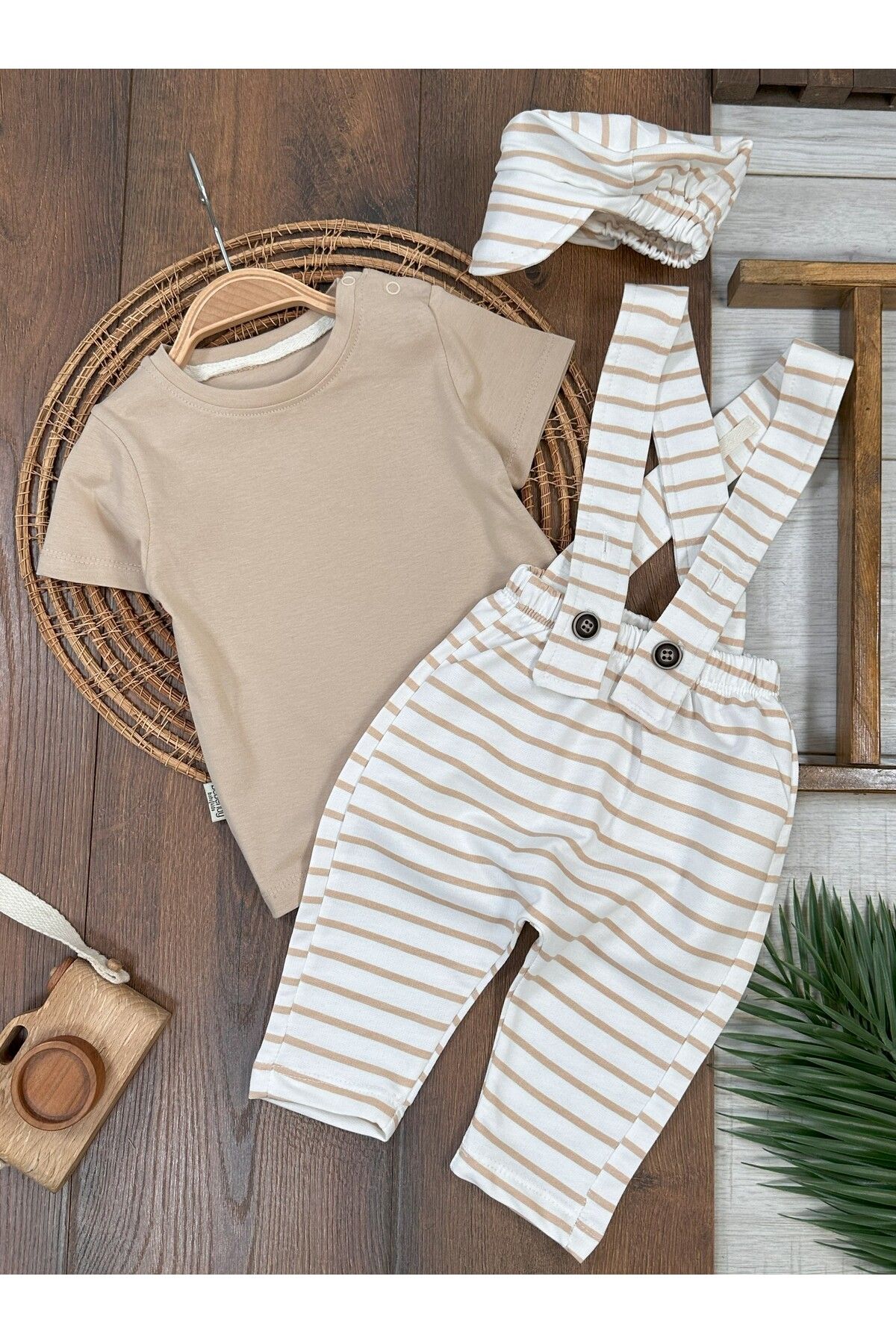 Baby Waka ÇAPRAZ ASKILI DÜĞME DETAYLI ÇİZGİLİ ŞAPKALI ERKEK BEBEK SALOPET