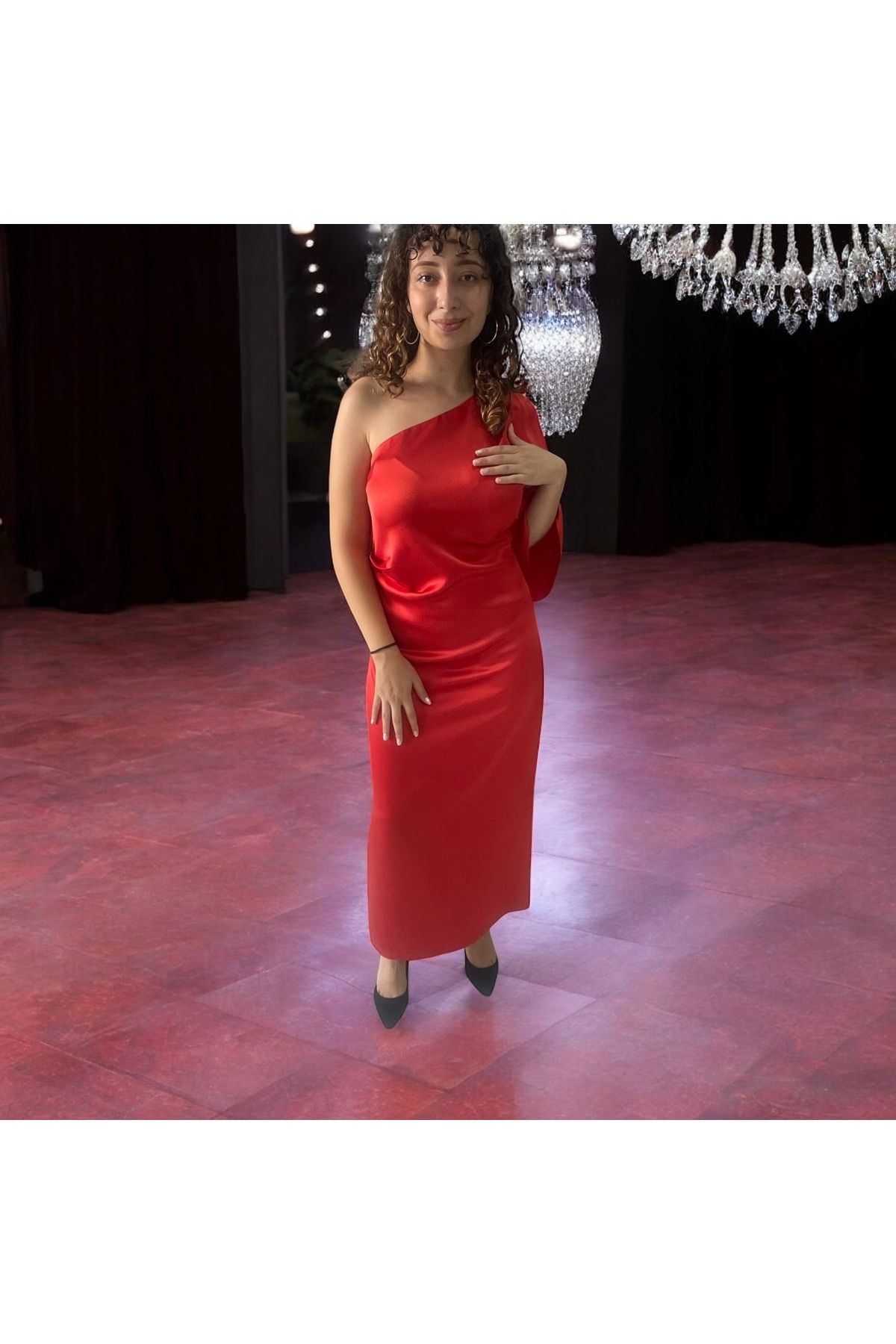 MODA Kırmızı gece elbisesi