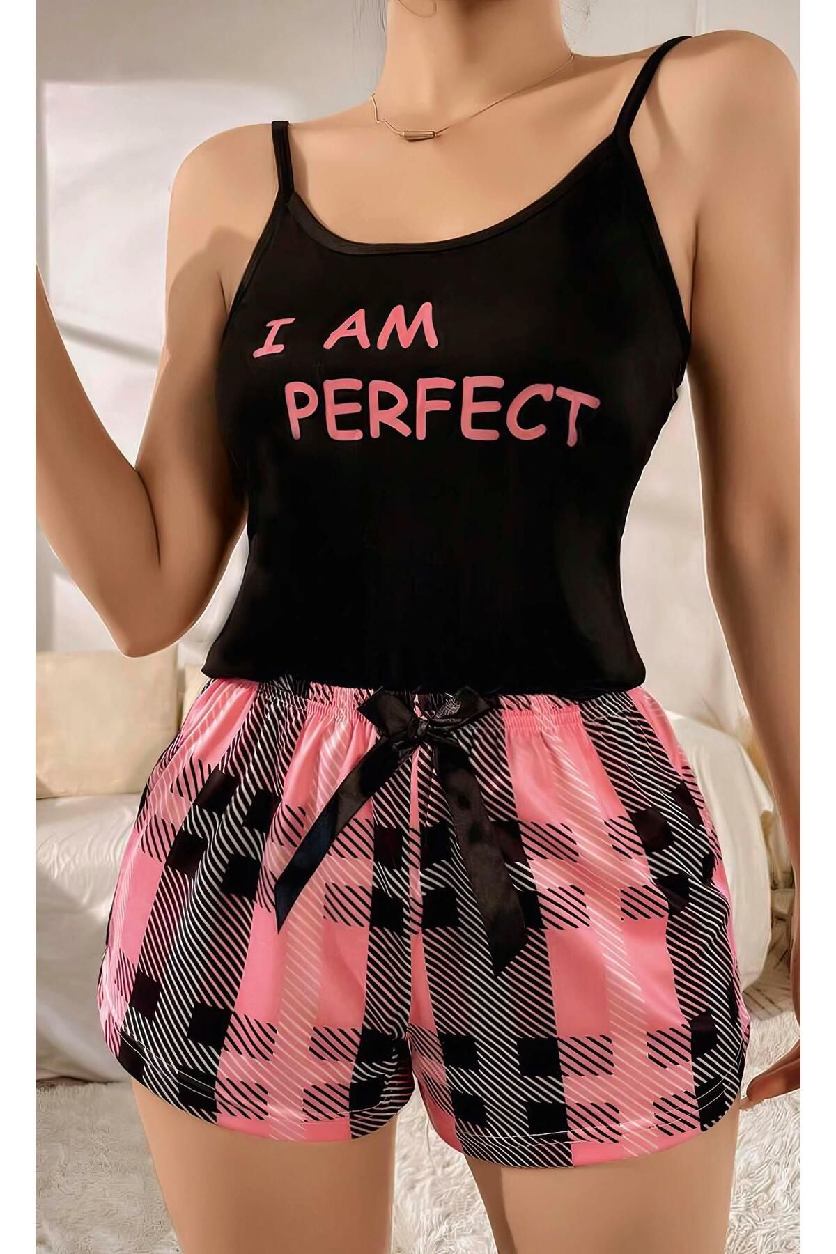 Fantazya Kadın Siyah Kare Desenli Askılı Şortlu Pijama Takım