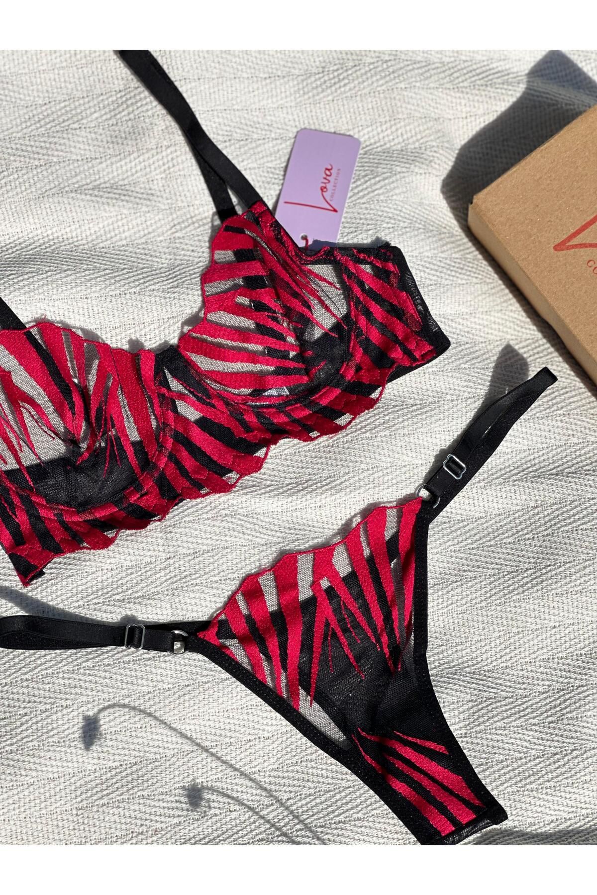 Lova Collection Isla Bordo Kılıç Desenli Balenli Bralet Takım