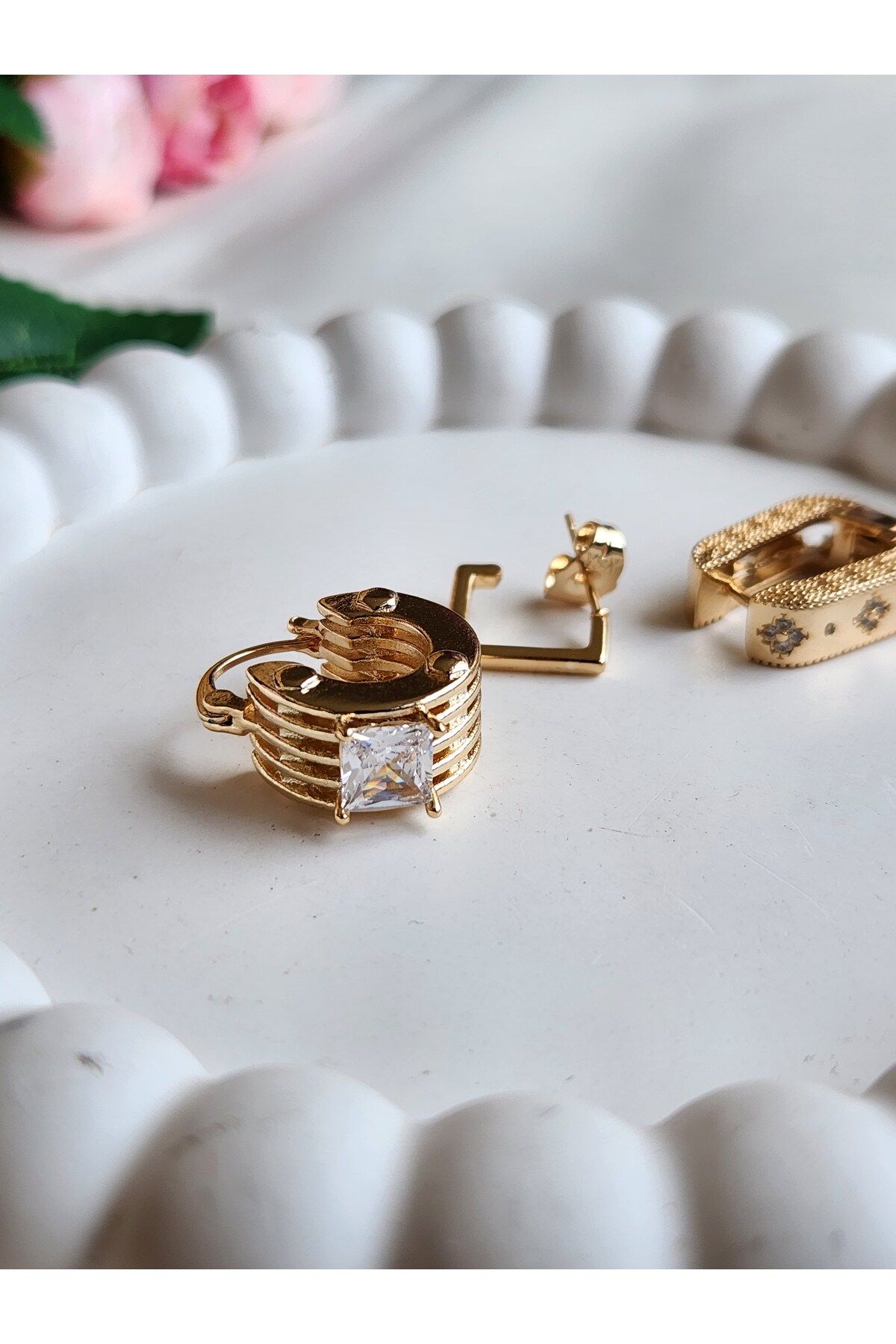 GIHANDMADE Gold 3’lü Modern Çelik Küpe Seti – Kare Taşlı, Çizgili ve Desenli Tasarım