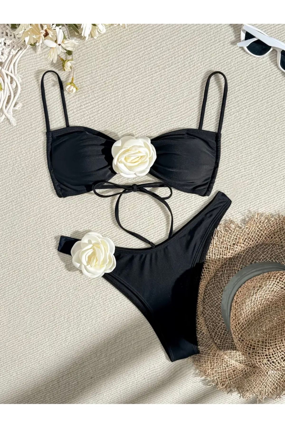 bzd Güllü model siyah beyaz bikini takımı