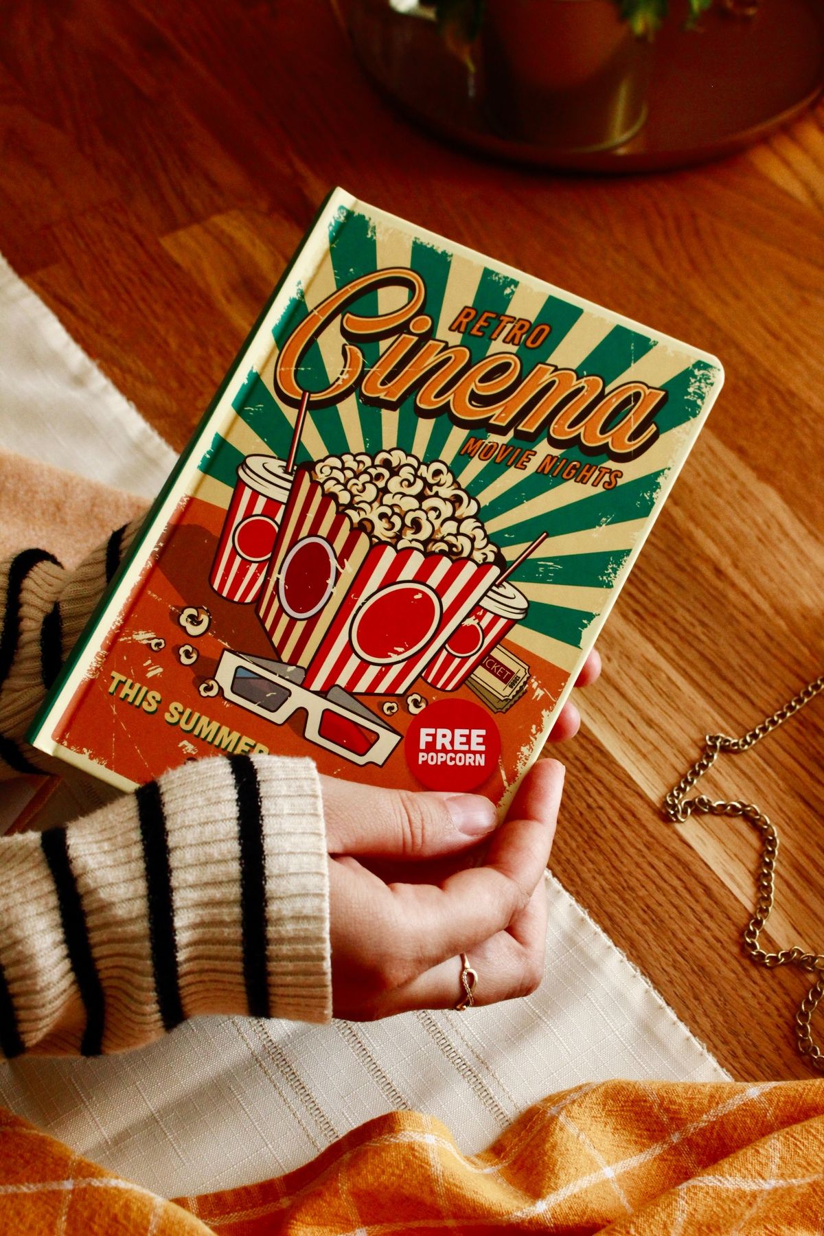 Nova Crafts Retro Cinema Temalı Kareli Ultra Hafif Defter