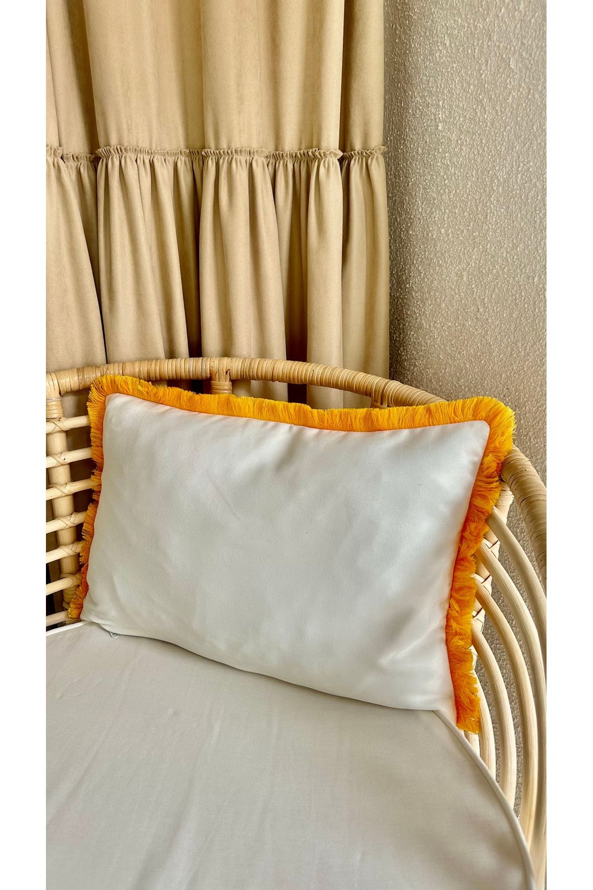 Decamor home Püsküllü Beyaz Kırlent Kılıfı