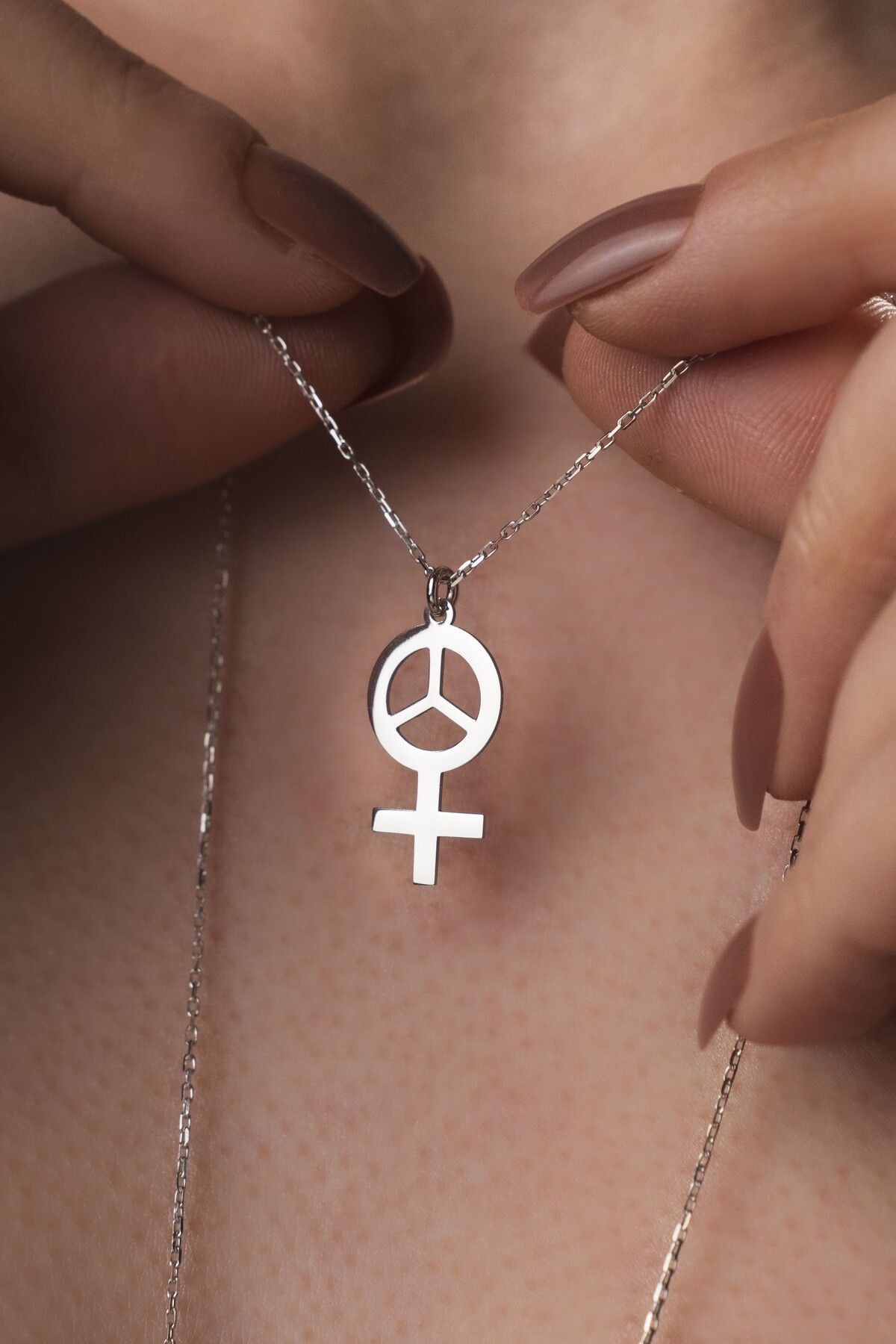 TigerxlJewellery 925 Ayar Gümüş Kadın ve Barış Sembolü Kolye