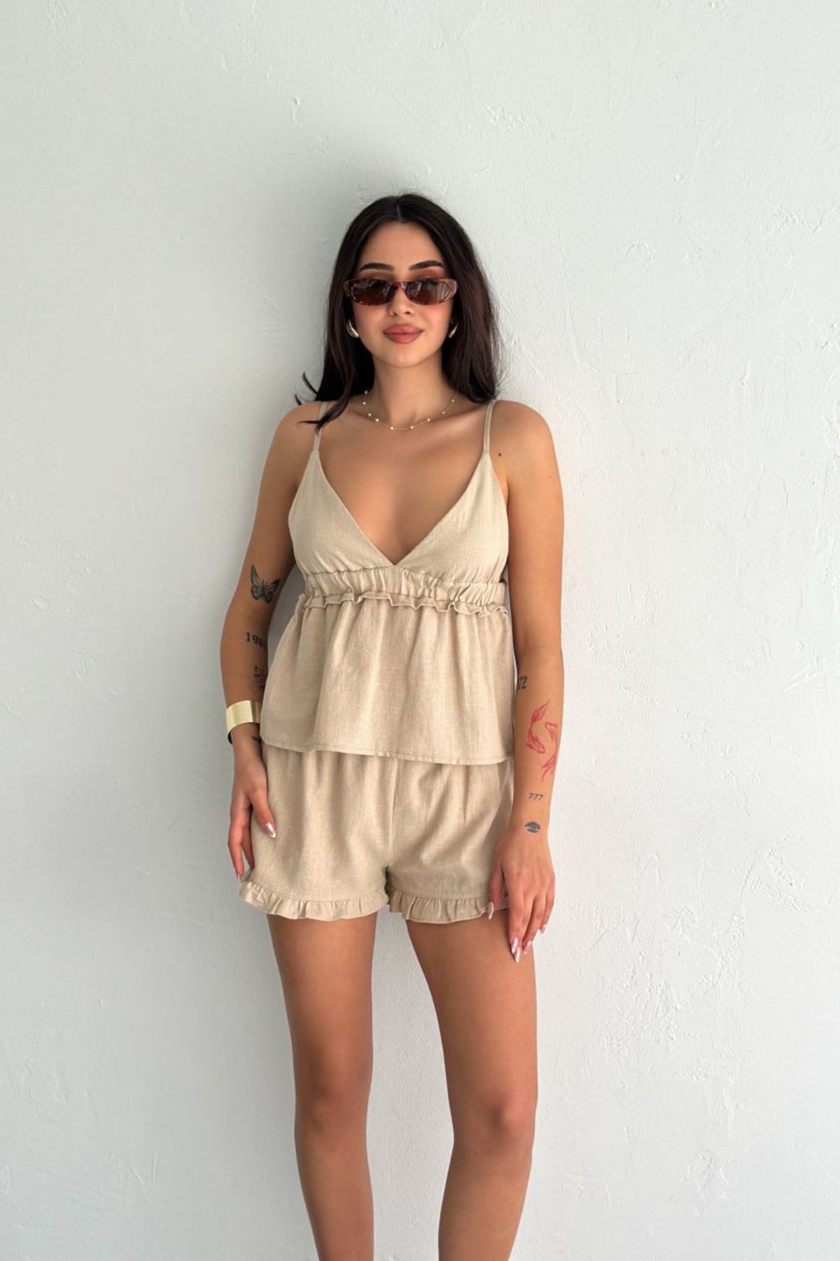 Noi Belis V Yaka Askılı Bluz Beli Lastikli Şort İnce Yazlık Takım SS25AU0016