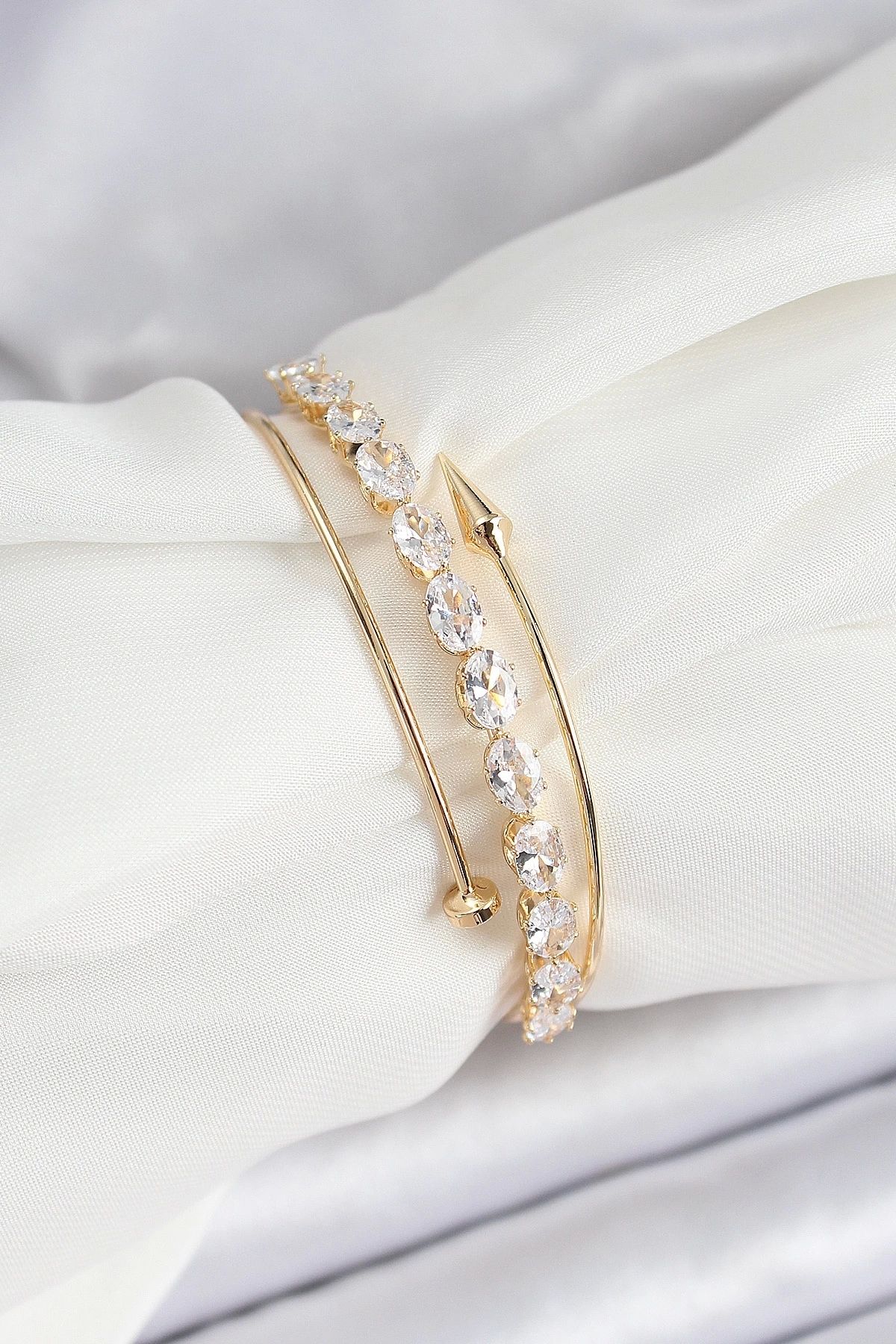GLIMMERY Pirinç Gold Renk Arpa Zirkon Taşlı Kadın Bileklik
