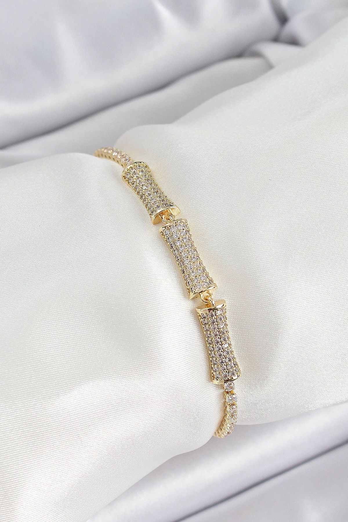 GLIMMERY Pirinç Gold Renk Zirkon Taşlı Kemik Model Kadın Bileklik