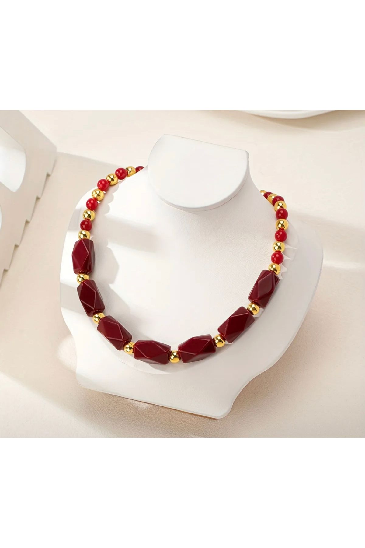 NISHPOINT BORDO VE ALTIN RENK DETAYLI KOLYE