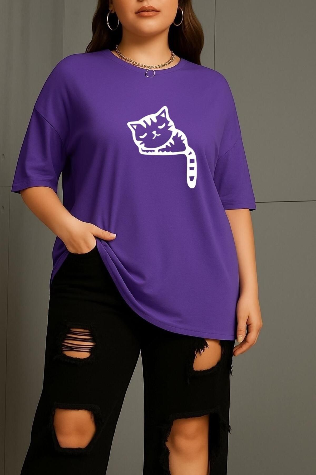 BENROMA BÜYÜK BEDEN ÇİZGİLİ UYKUSUZ KEDİ BASKILI UNİSEX TİŞÖRT