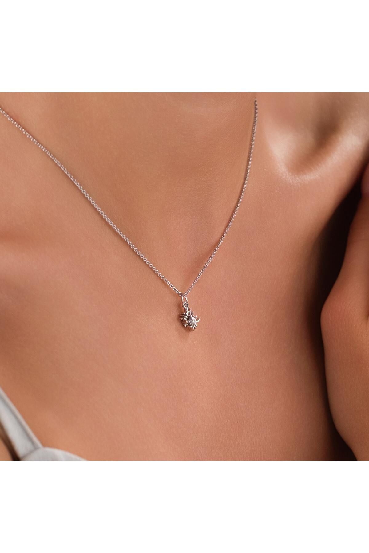 HOBİSY GIFT SHOP Minimal Yengeç Figürlü Zirkon Taşlı Gümüş Kaplama Kadın Kolye