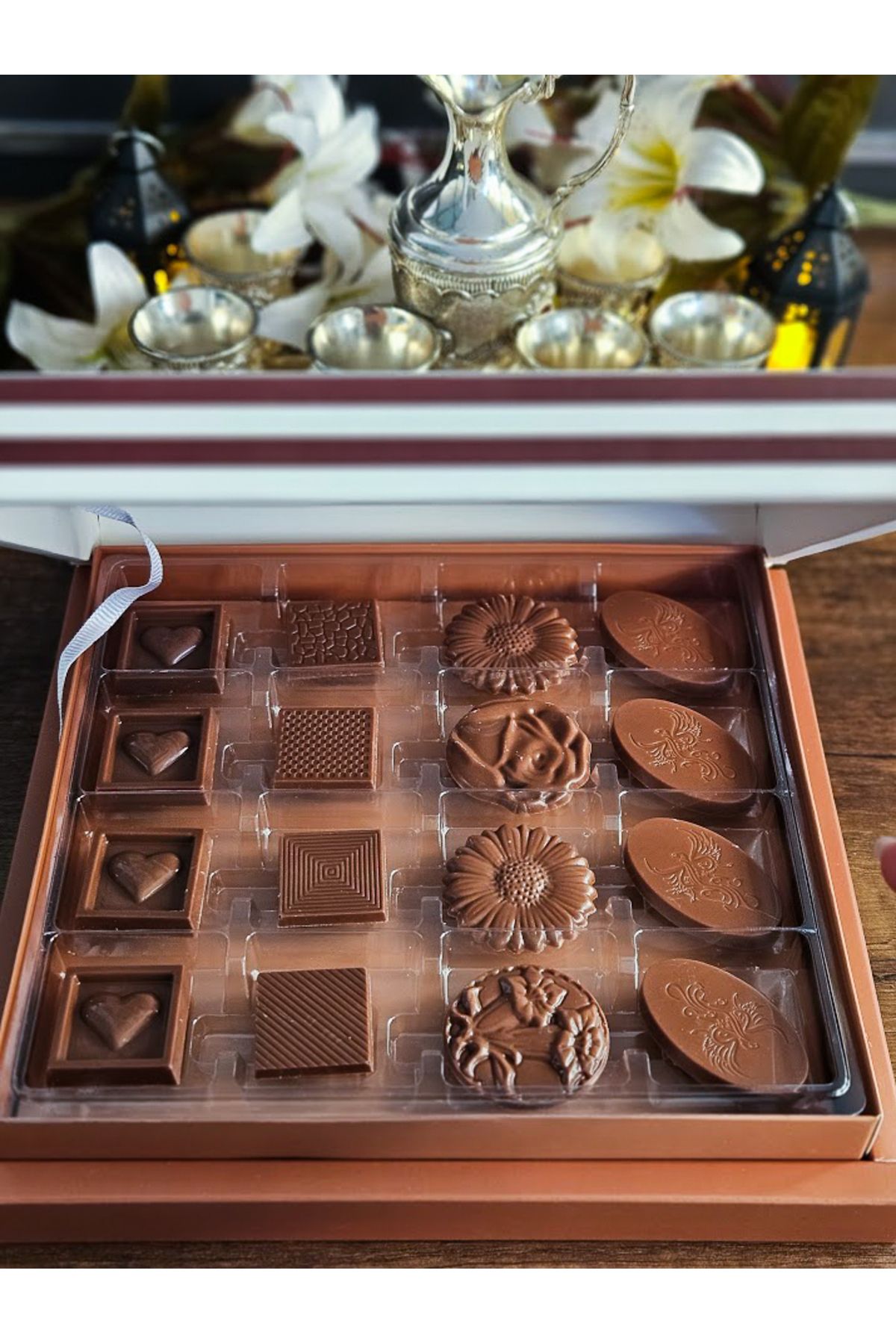 ksana choco El Yapımı Çiçek Kare16 lı Şeklinde Madlen Çikolata Özel Tasarım Hediyelik Butik Çikolata