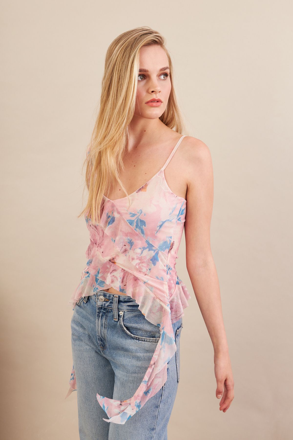Cool & Sexy Kadın Pudra Desenli Fırfırlı Şifon Bluz FS033