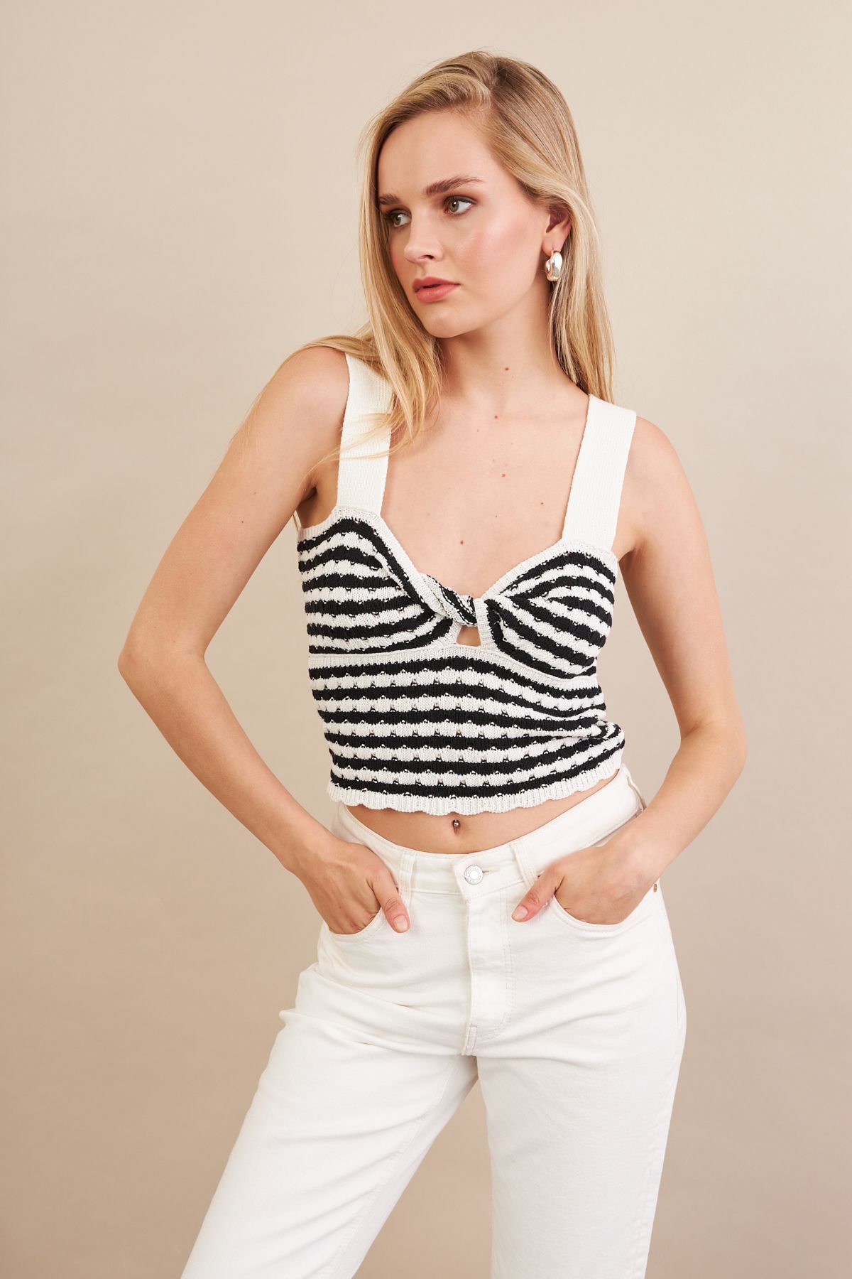 Cool & Sexy Kadın Ekru-Siyah Dügümlü Triko Bluz ZH03-90