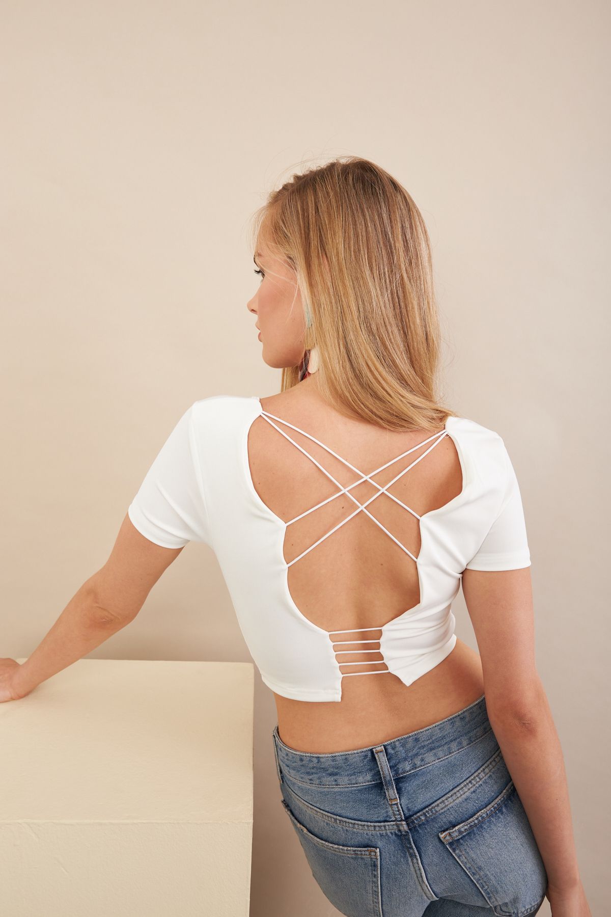 Cool & Sexy Kadın Beyaz Sırtı Açık Crop Bluz AN6038