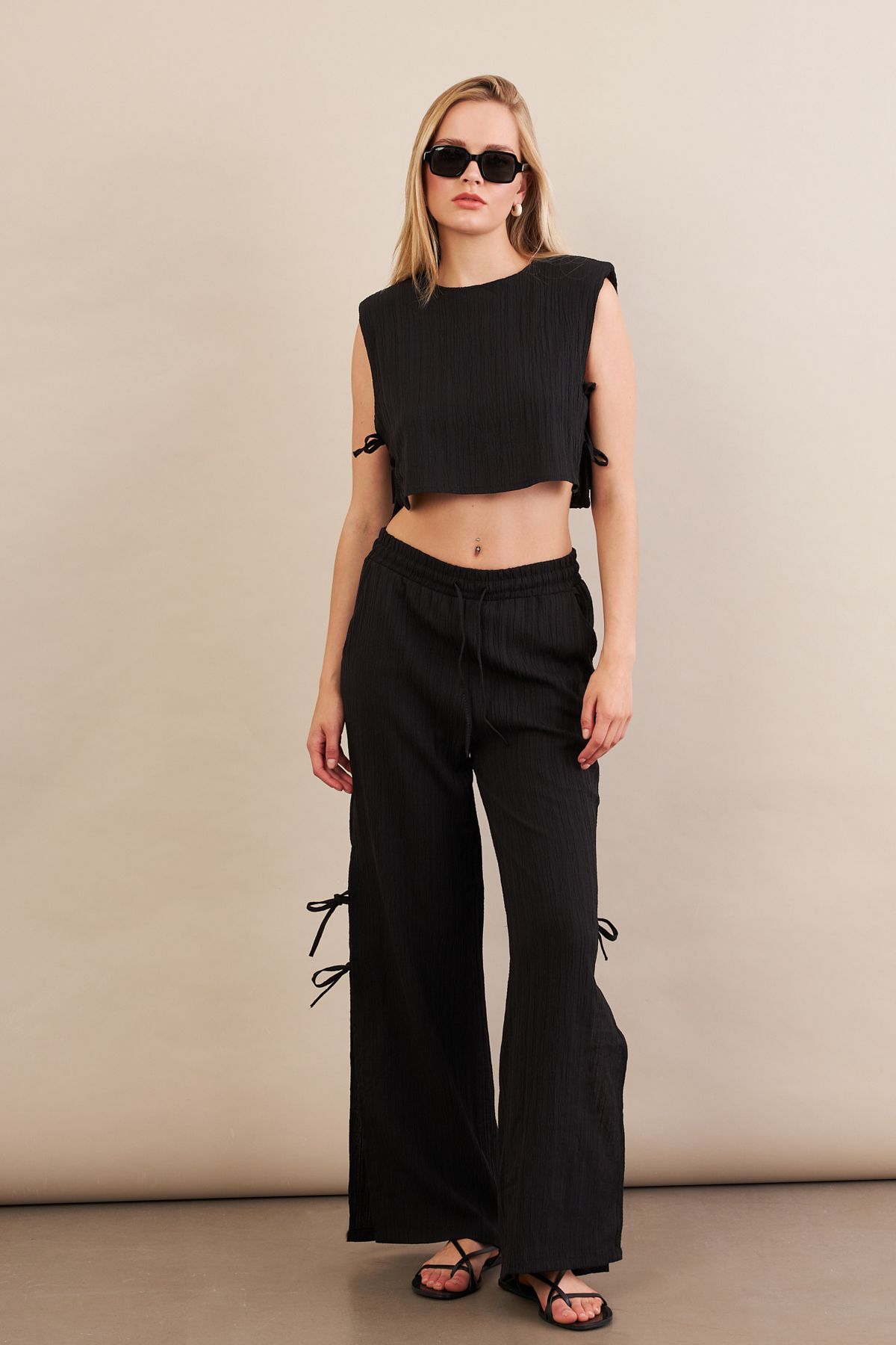 Cool & Sexy Kadın Siyah Omuzları Vatkalı Alt Üst Takım KED002